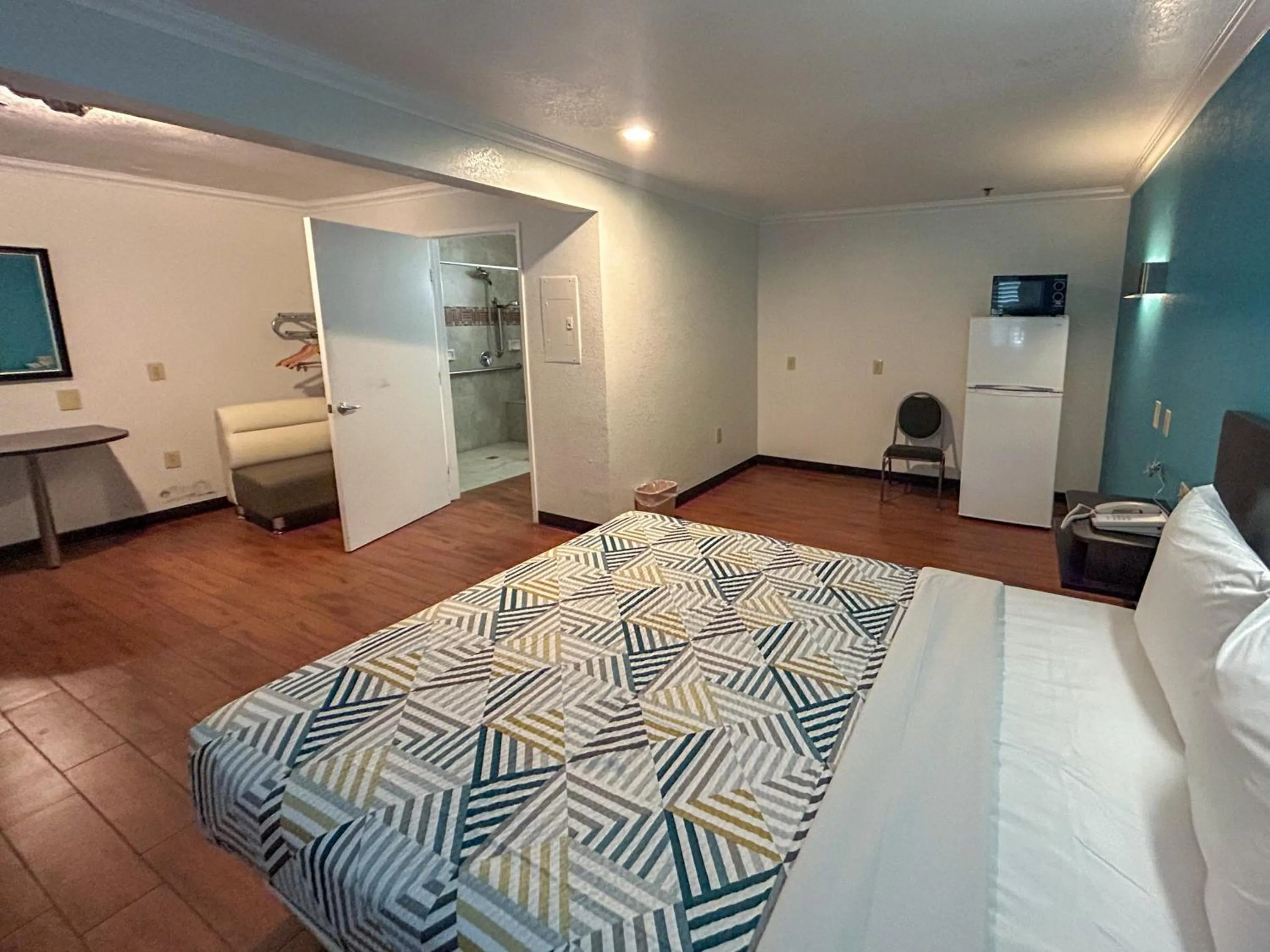 Bedroom, Bed in Motel 6 Ontario CA Convention Center Airport