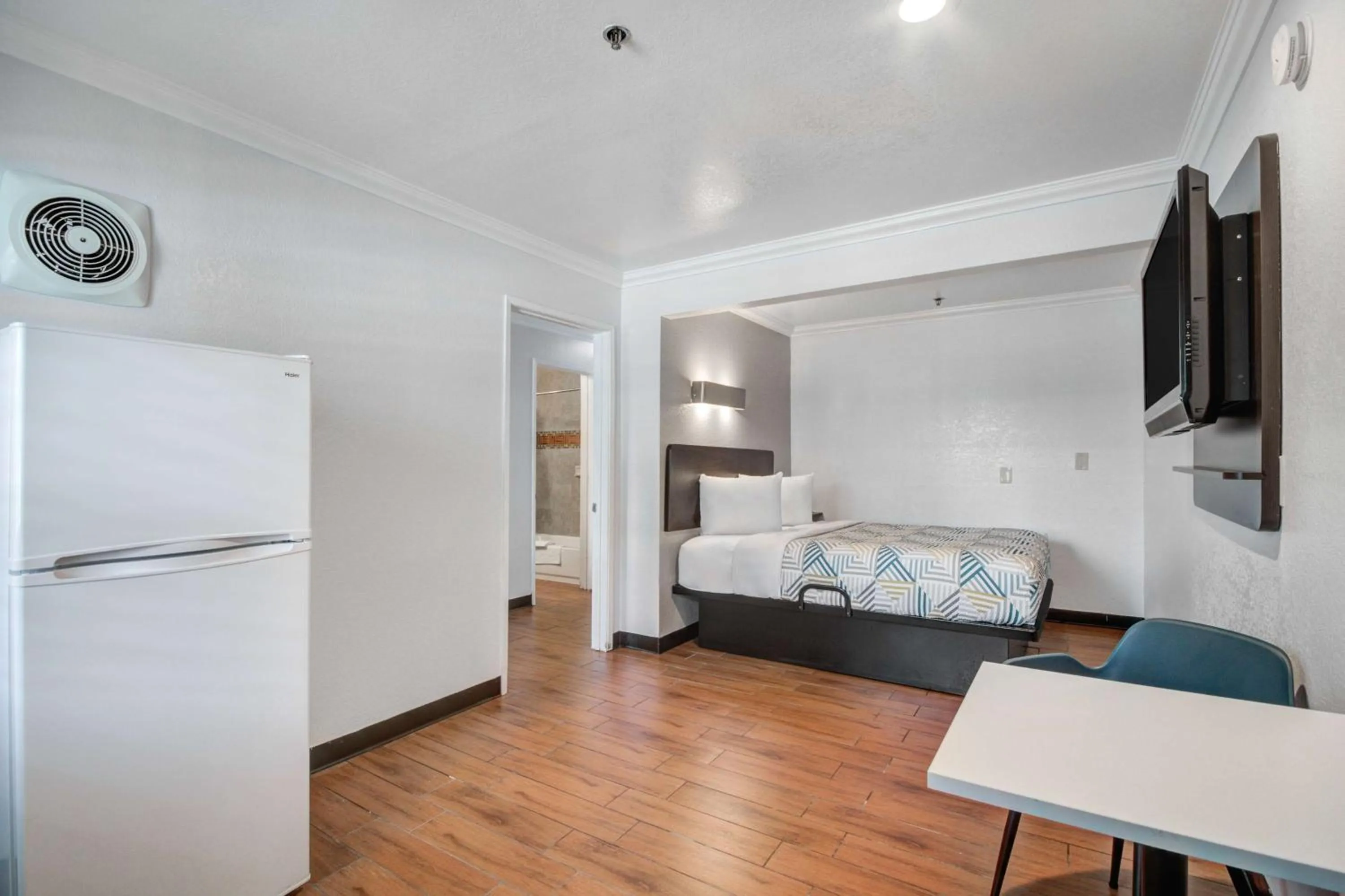 Bedroom, Bed in Motel 6 Ontario CA Convention Center Airport