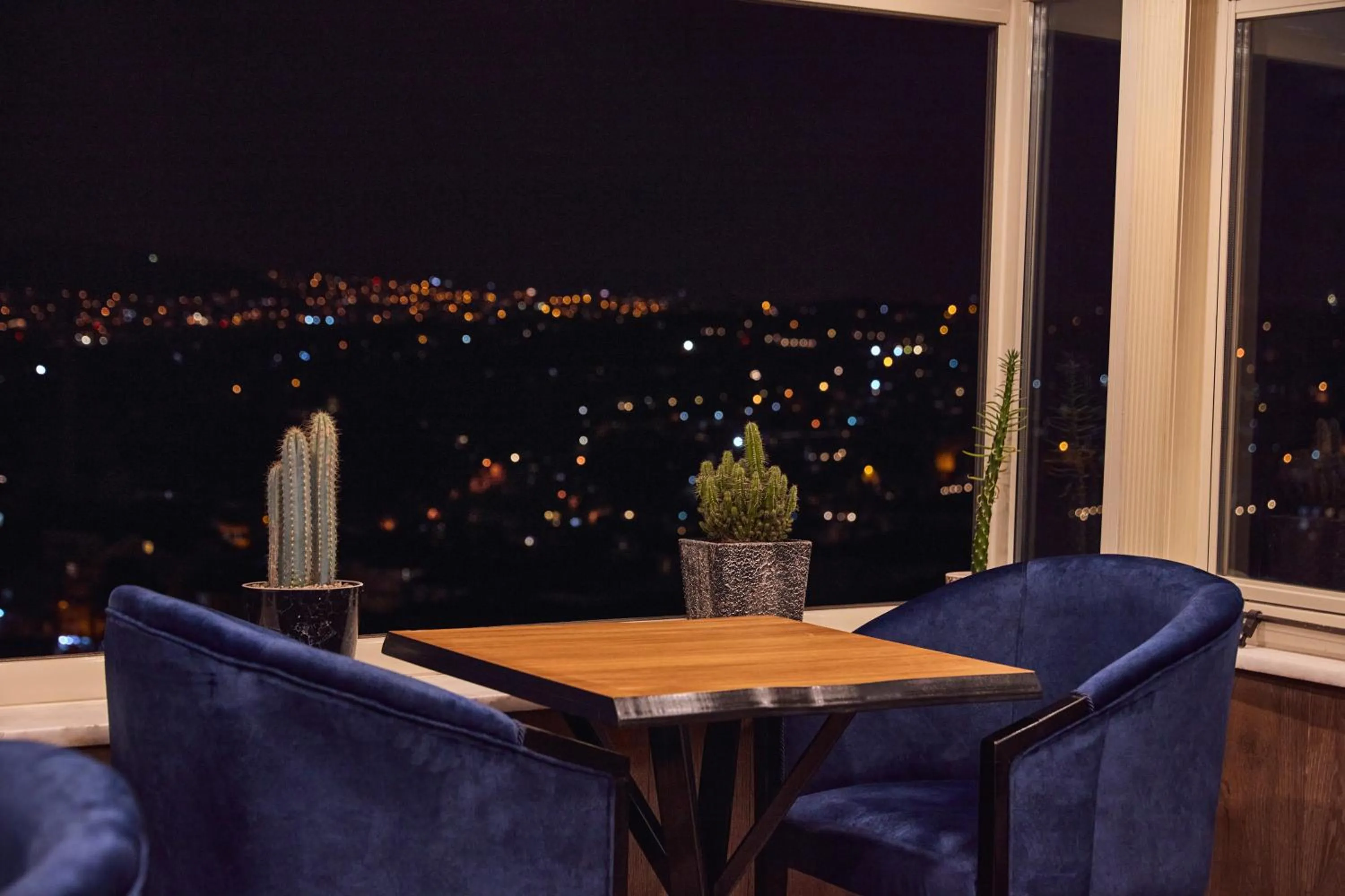 Restaurant/places to eat in Tarabya Suites