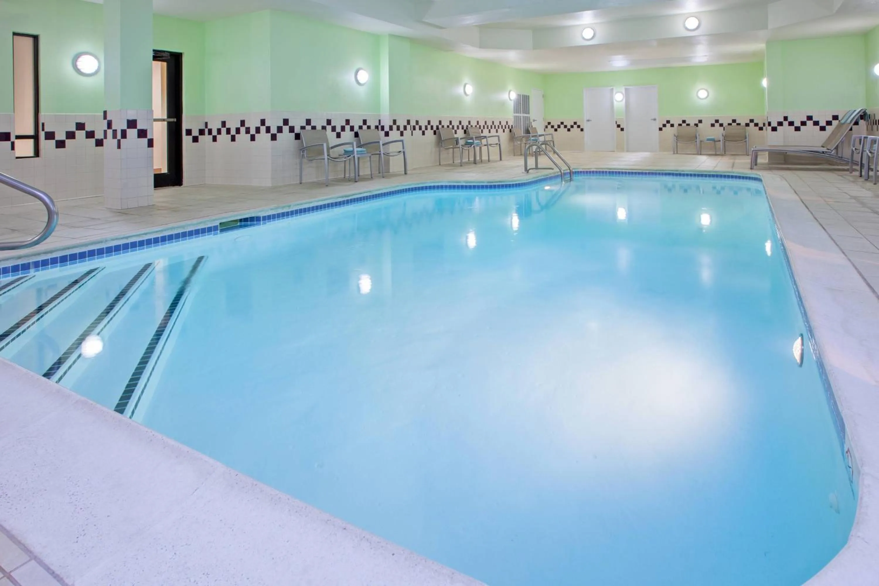 Swimming pool in SpringHill Suites Louisville Hurstbourne/North