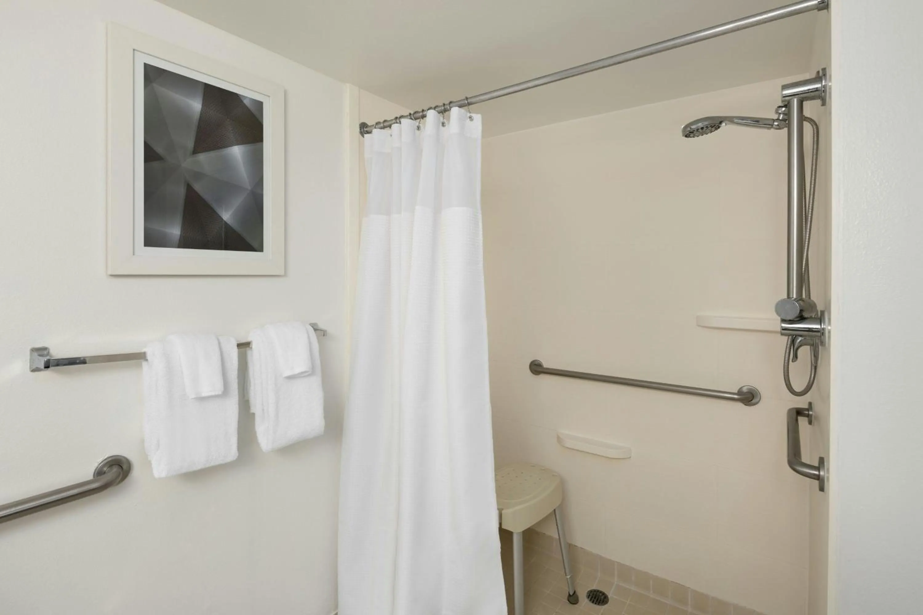 Bathroom in TownePlace Suites by Marriott Seattle Southcenter
