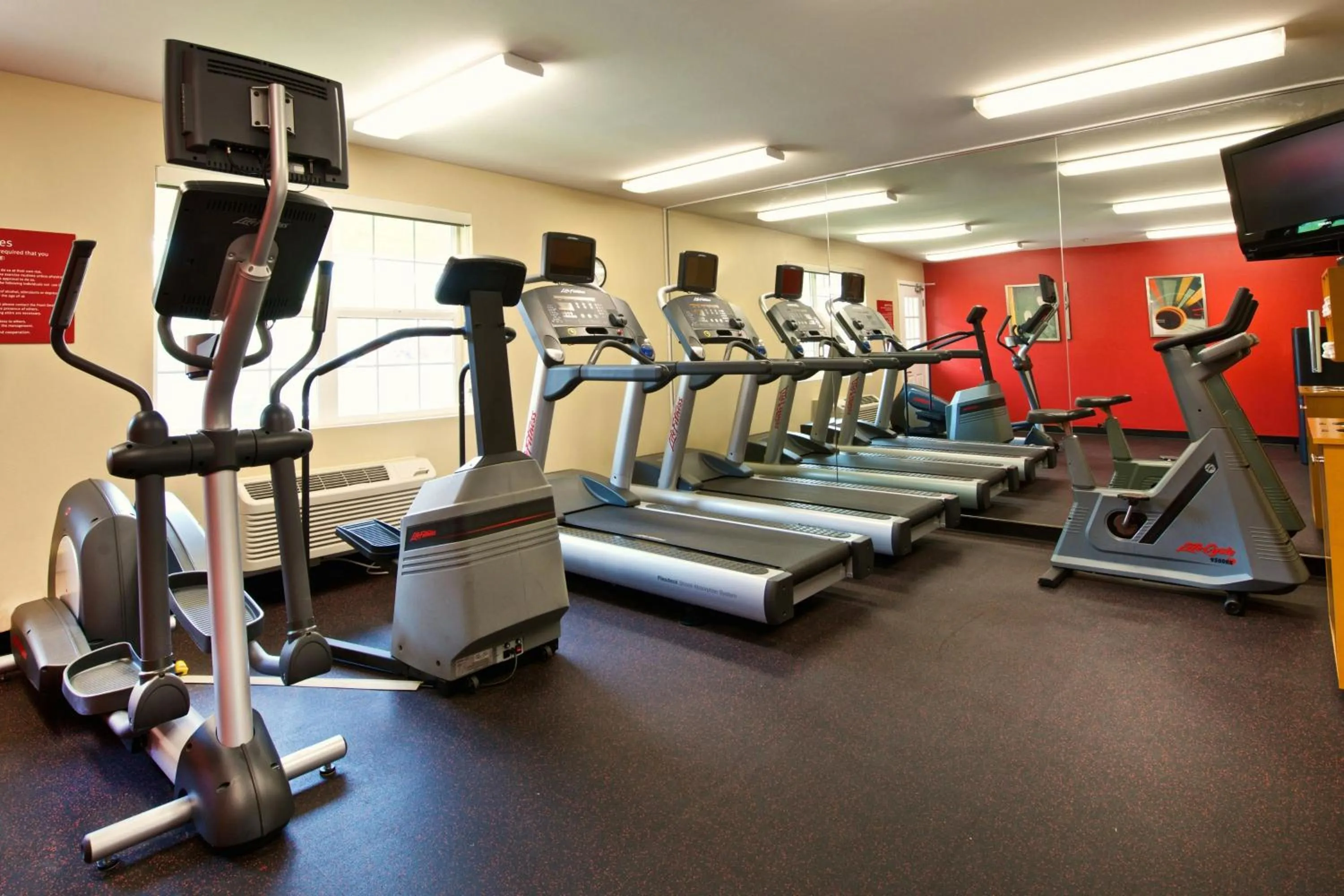 Fitness centre/facilities in TownePlace Suites by Marriott Seattle Southcenter