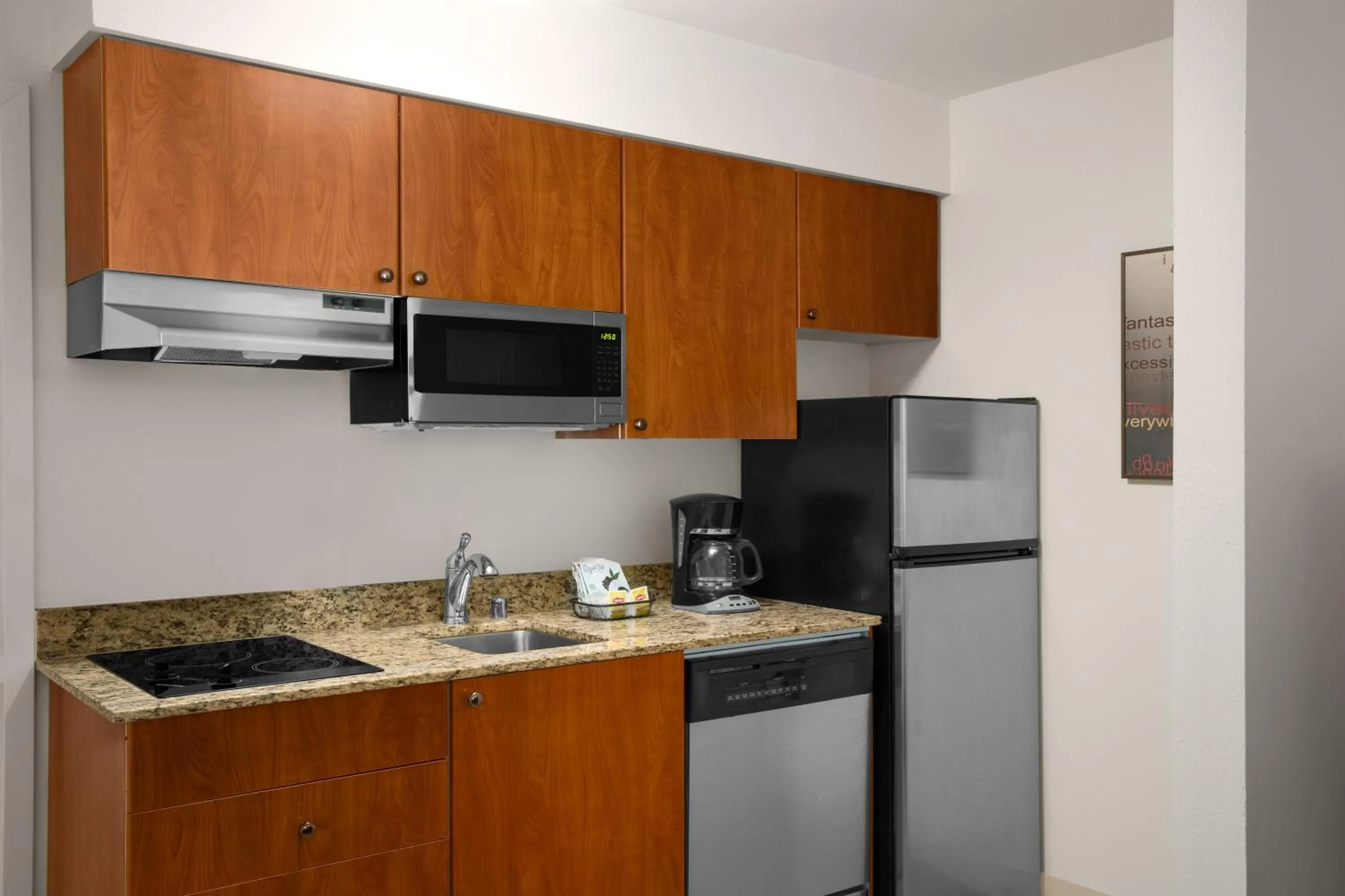 Kitchen or kitchenette in TownePlace Suites by Marriott Seattle Southcenter