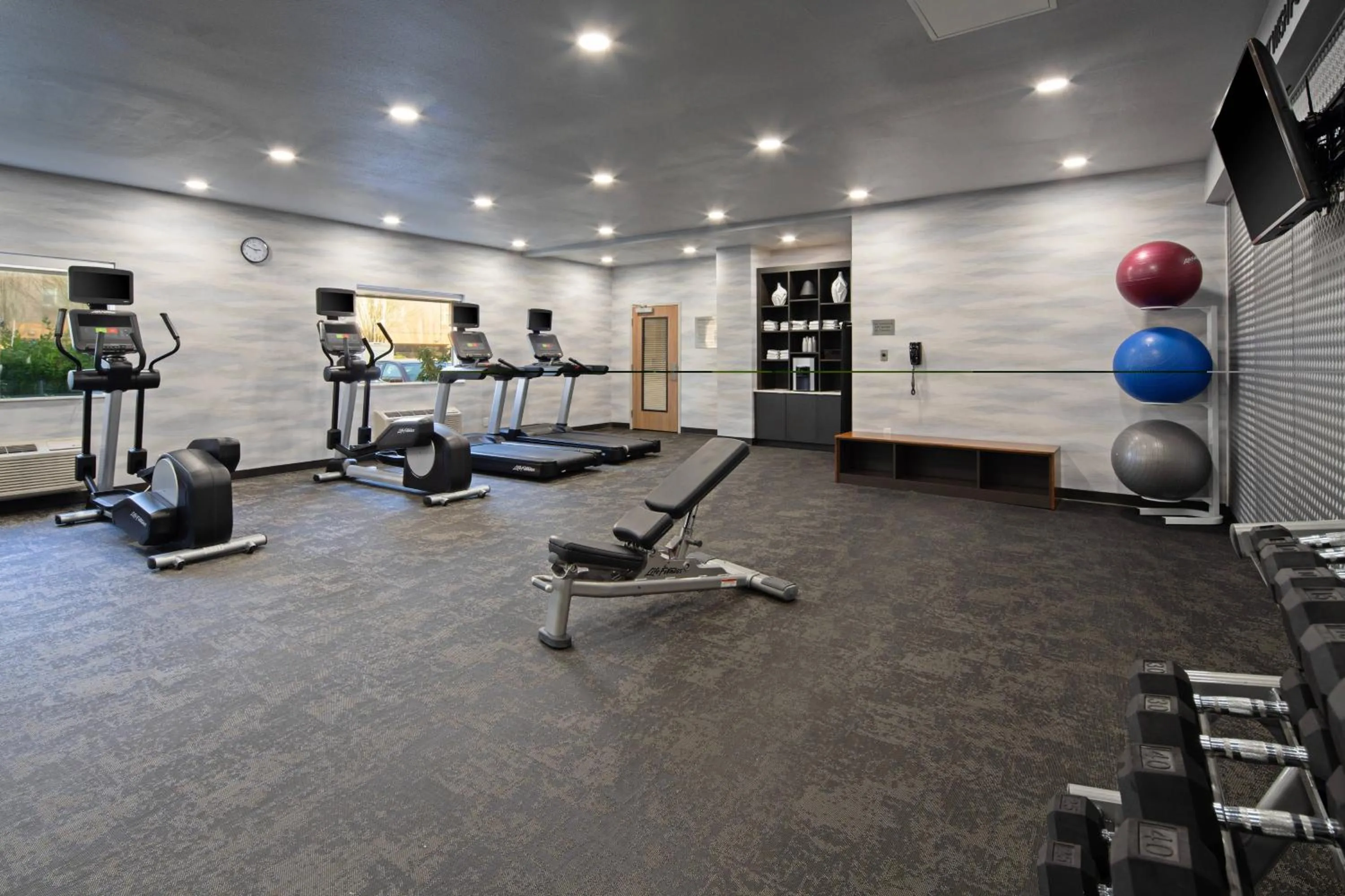 Fitness centre/facilities in Fairfield by Marriott Inn & Suites Seattle Sea-Tac Airport