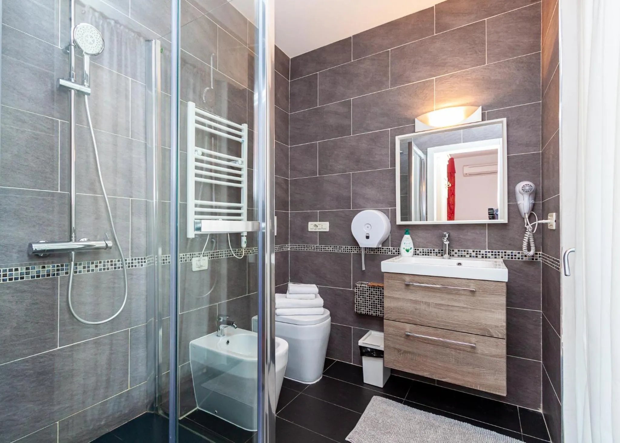 Bathroom in Ca' Rebeka Venice - Atika & Atif