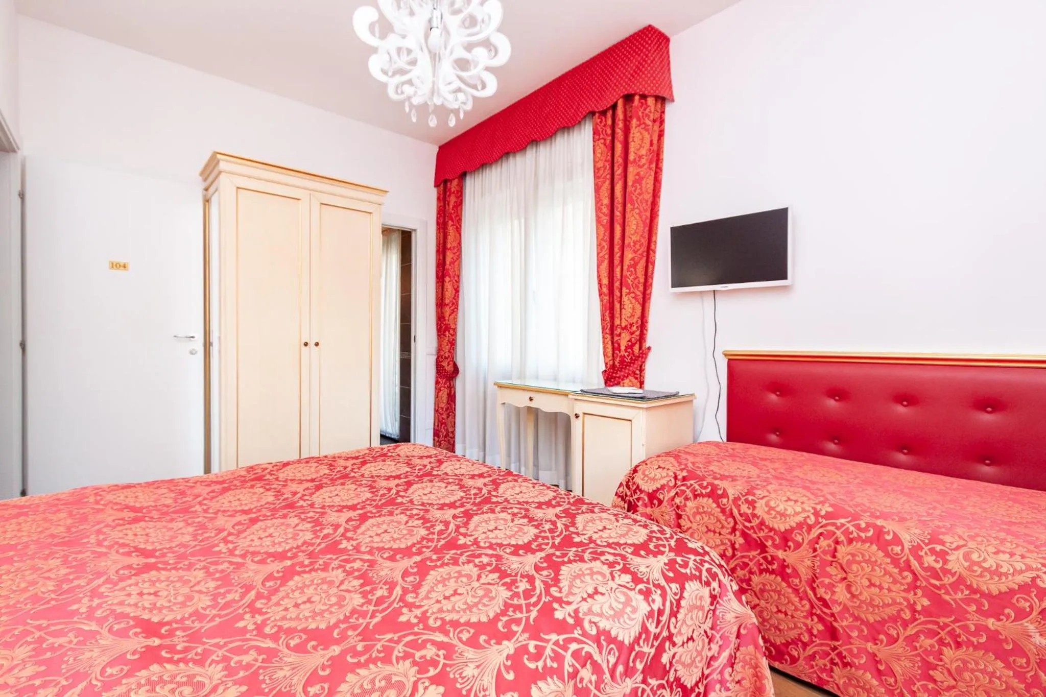 Bed in Ca' Rebeka Venice - Atika & Atif