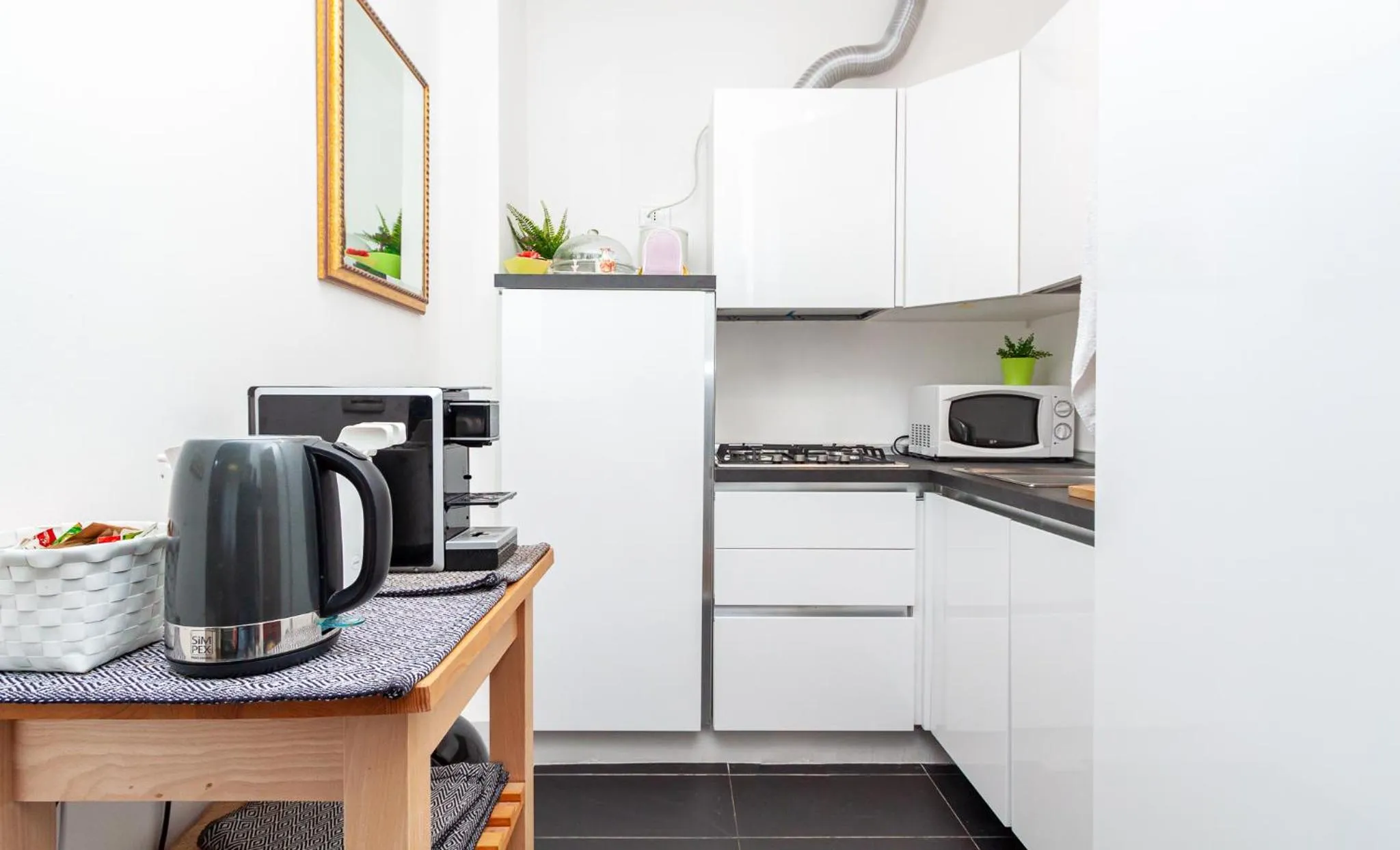 Kitchen or kitchenette in Ca' Rebeka Venice - Atika & Atif