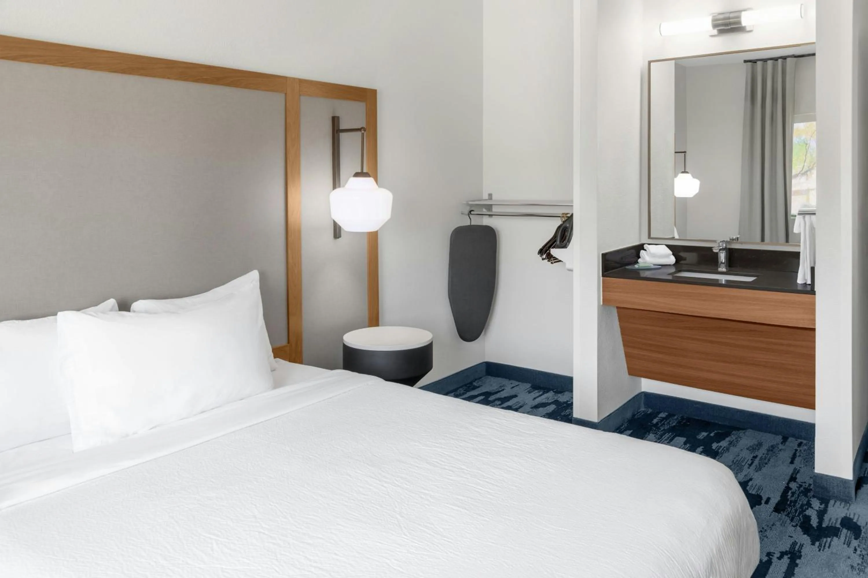 Photo of the whole room, Bed in Fairfield Inn & Suites by Marriott San Francisco San Carlos