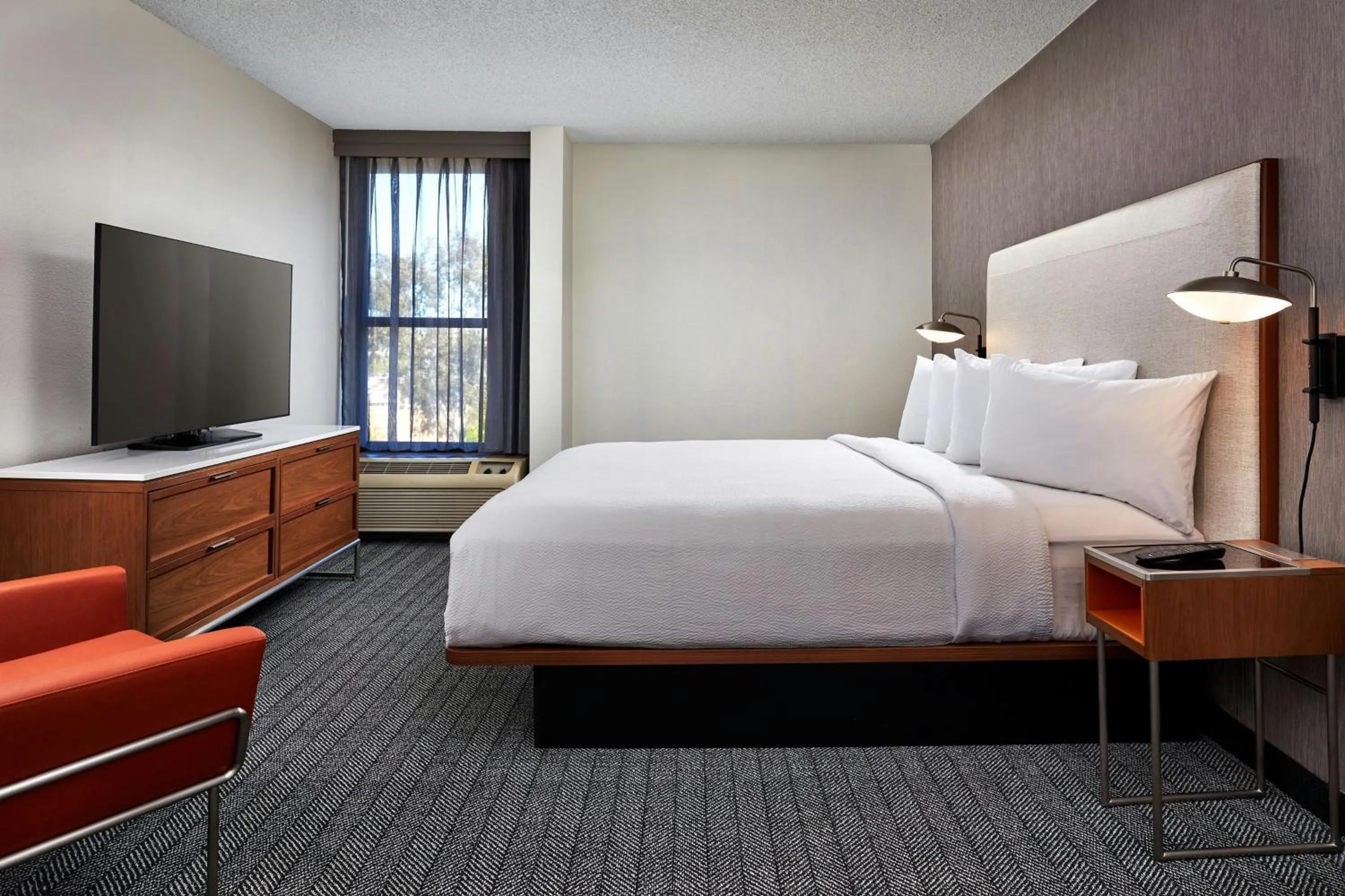 Bedroom, Bed in Courtyard Vallejo Napa Valley