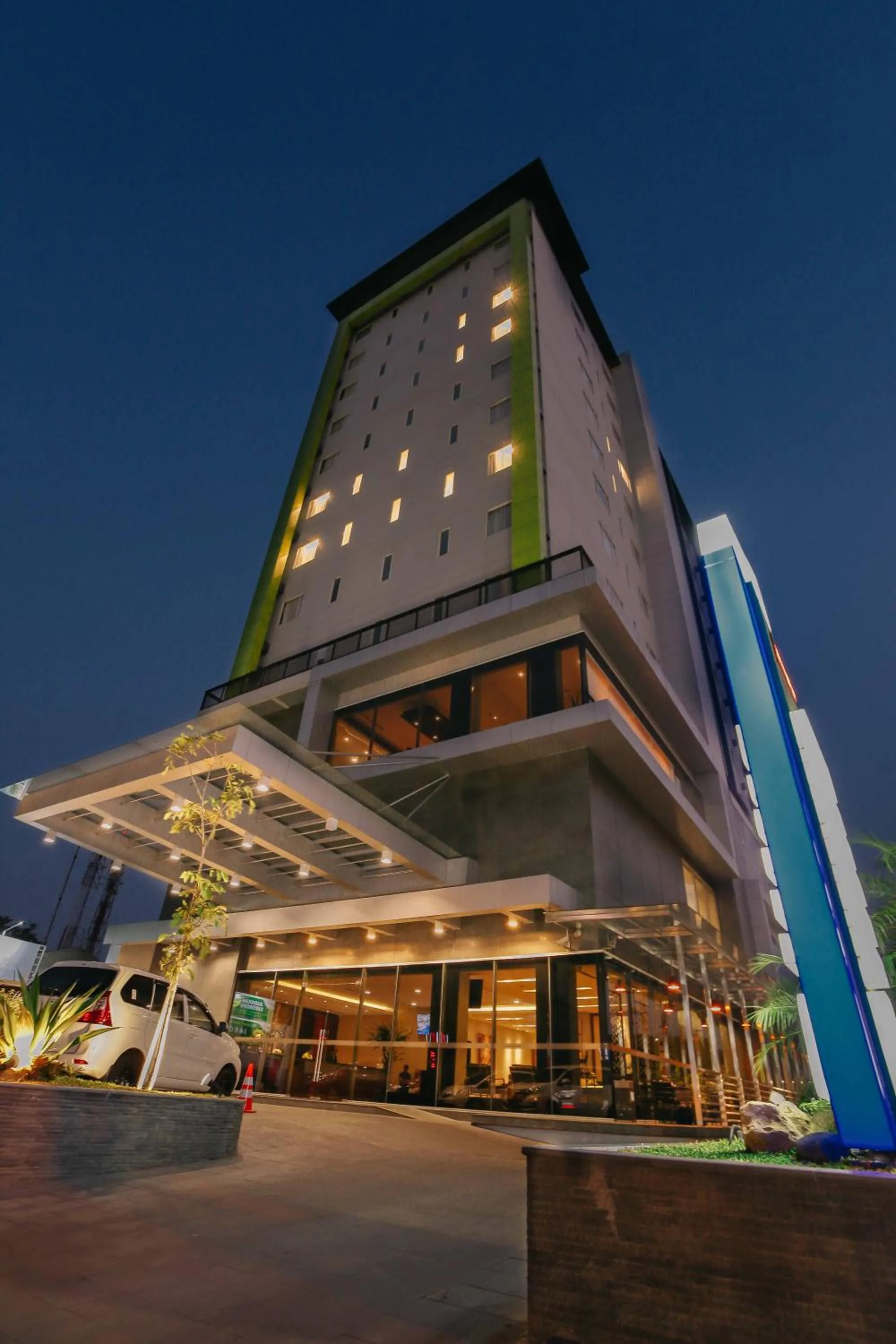 Facade/entrance in PrimeBiz Hotel Surabaya