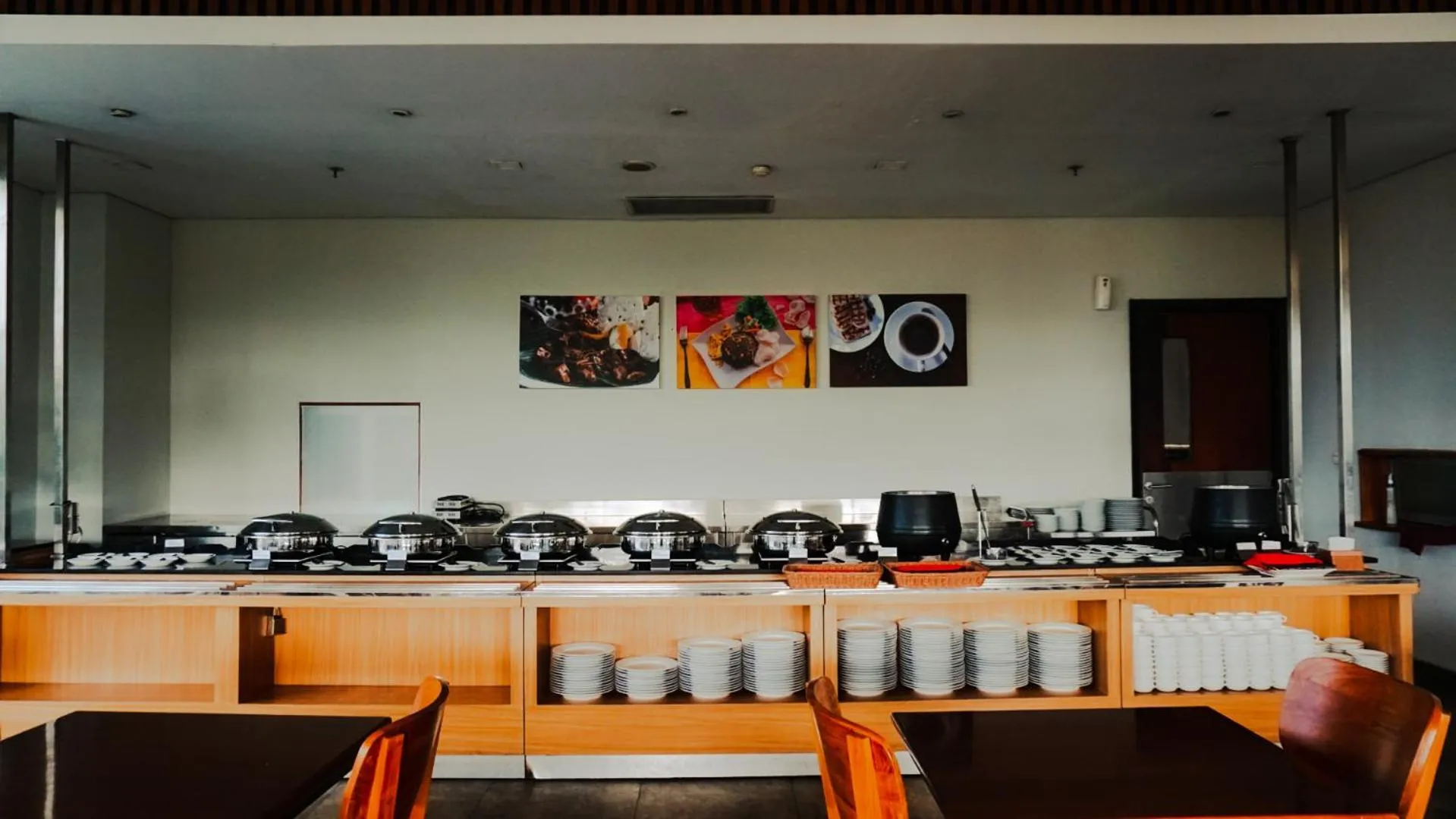 Restaurant/places to eat in PrimeBiz Hotel Surabaya