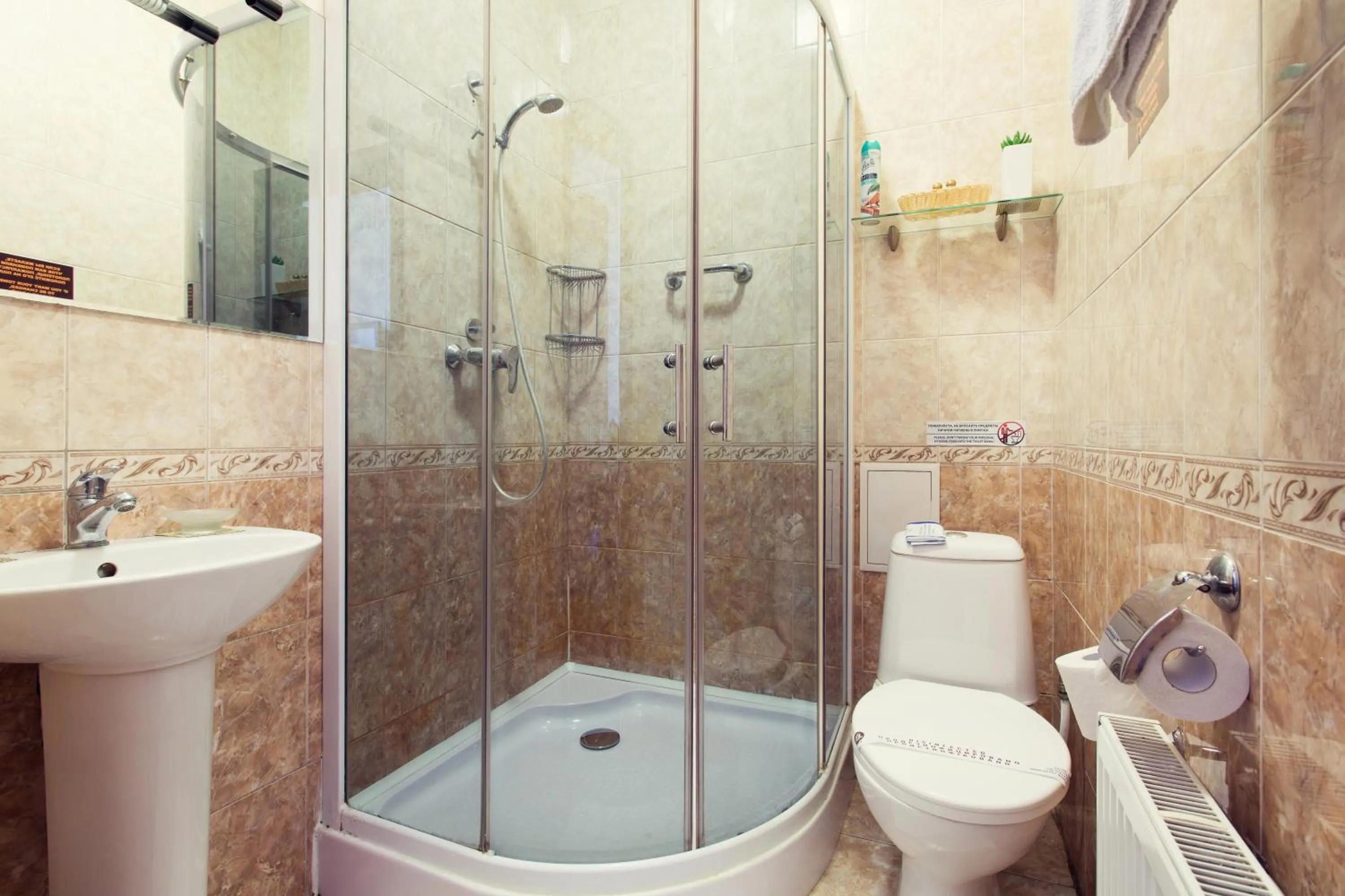 Shower in Viva Hotel