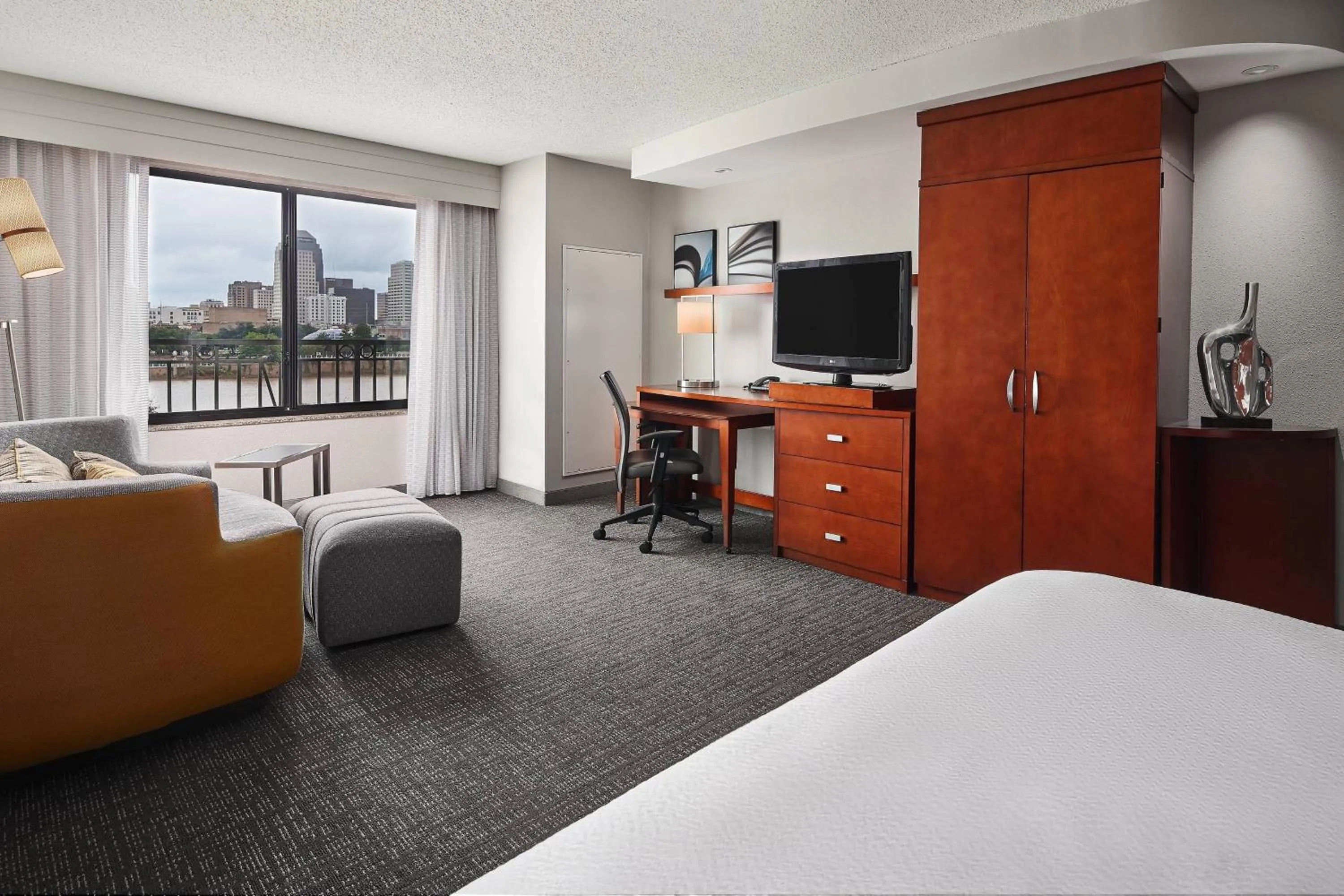 Photo of the whole room, Bed in Courtyard Shreveport-Bossier City/Louisiana Boardwalk