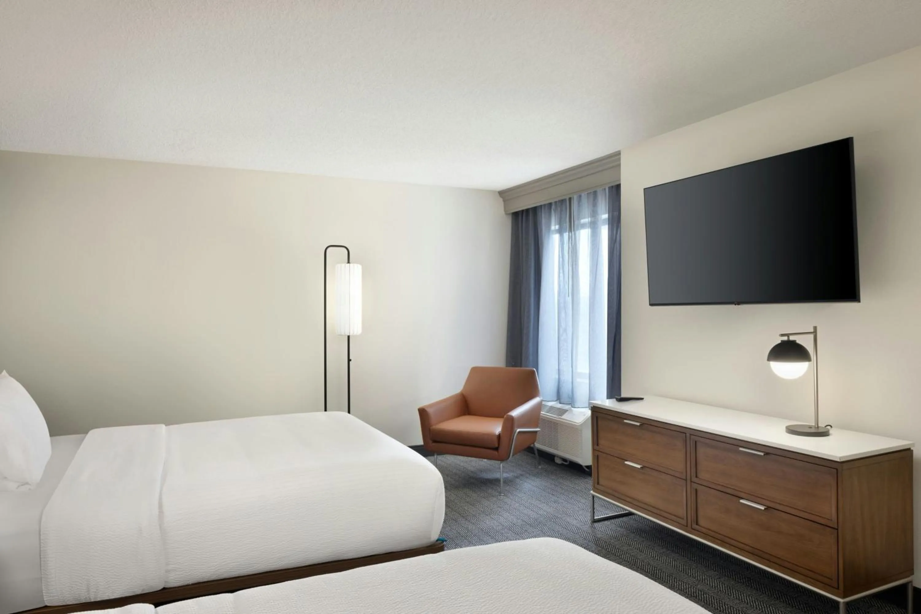 Photo of the whole room, Bed in Courtyard by Marriott Springfield Airport