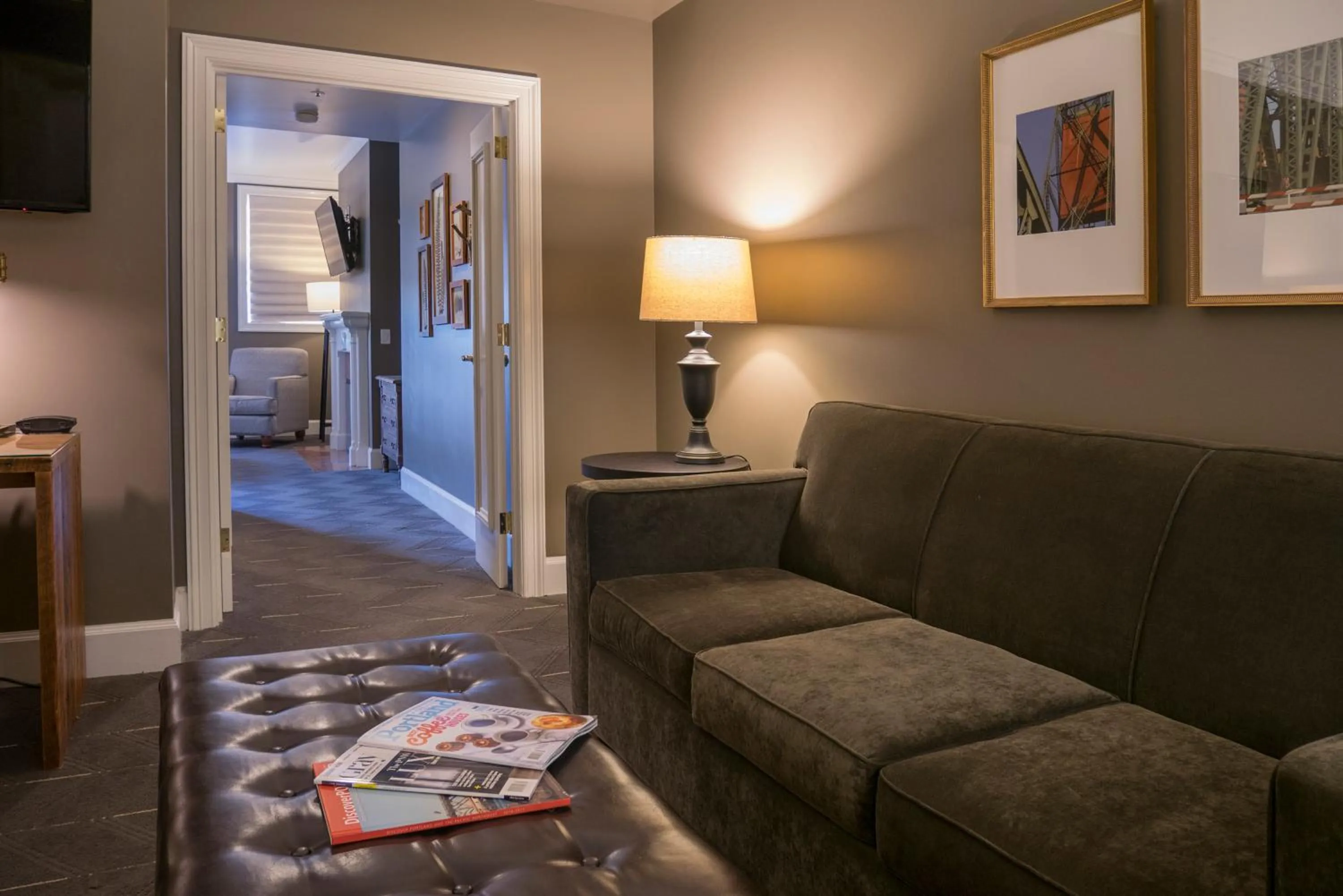 Living room in Sentinel Hotel