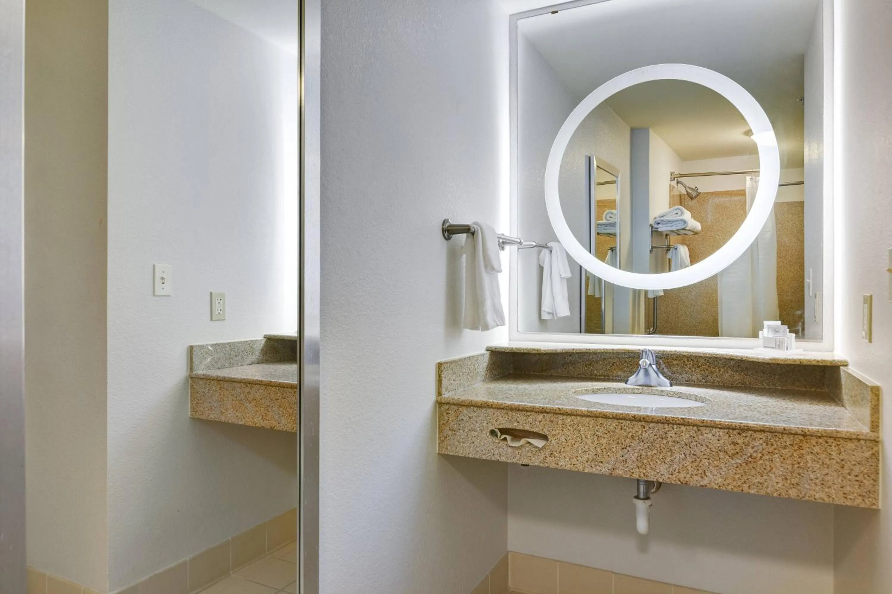 Bathroom in SpringHill Suites Shreveport-Bossier City/Louisiana Downs