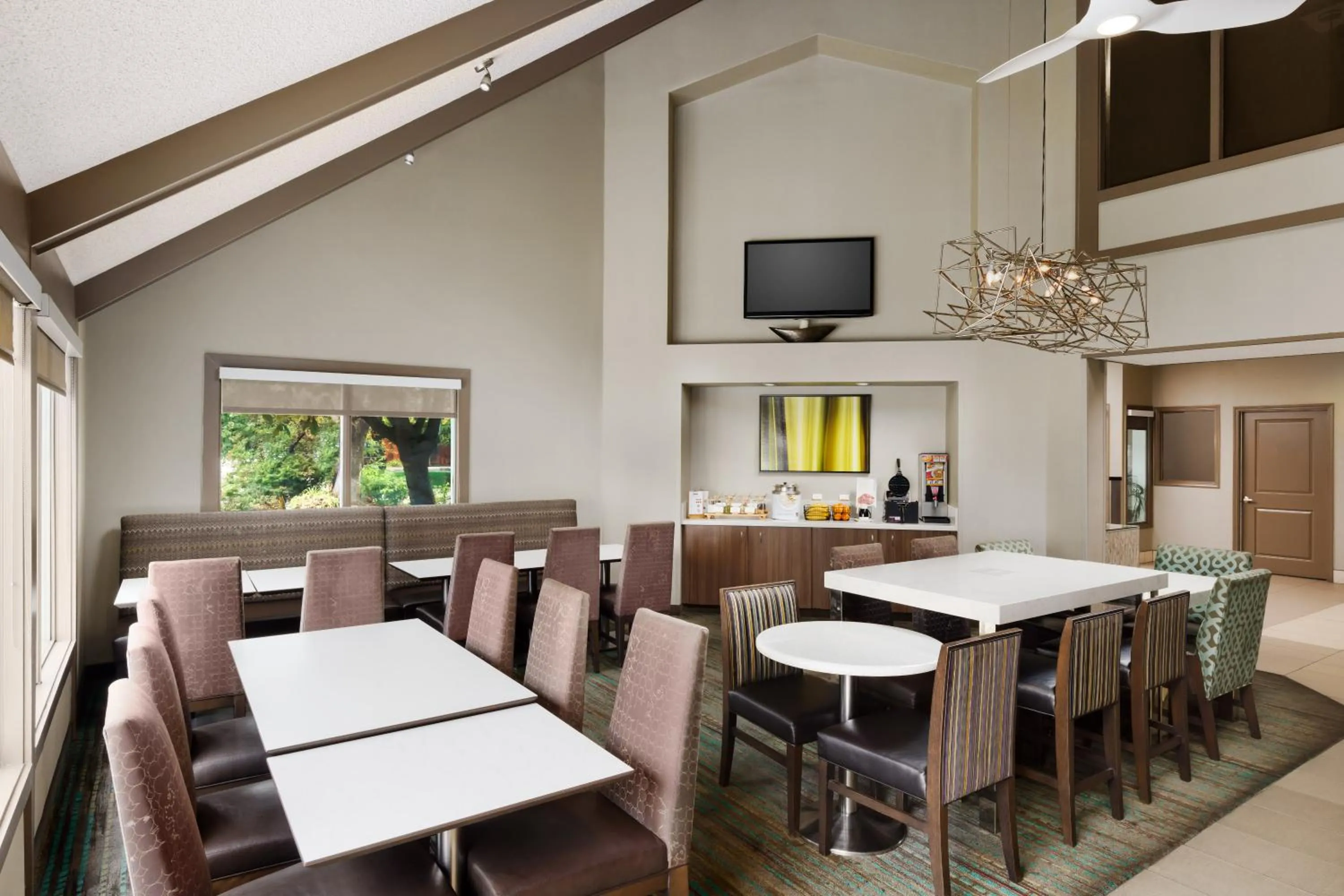 Dining area in Residence Inn Fremont Silicon Valley