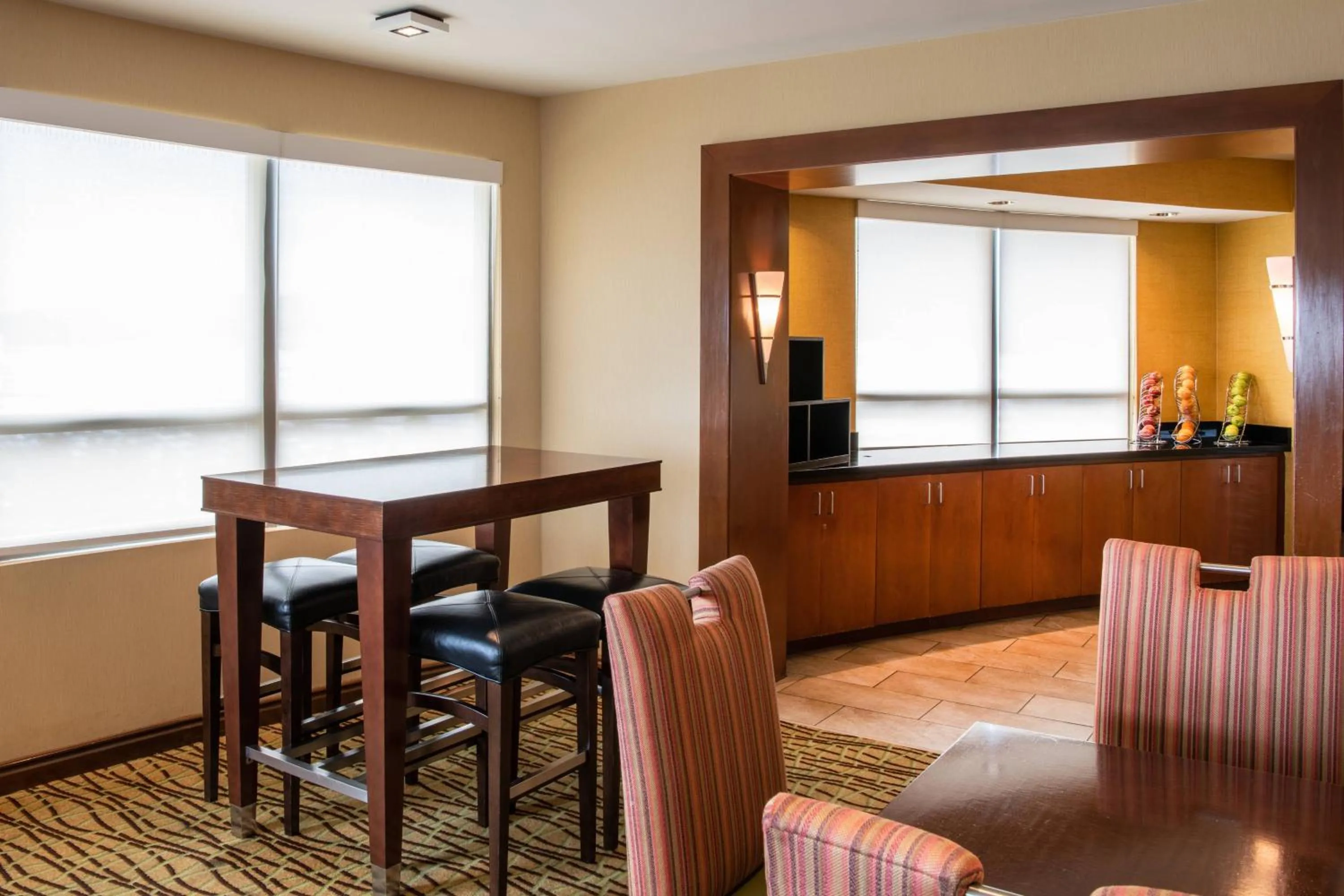 Lounge or bar in Fremont Marriott Silicon Valley