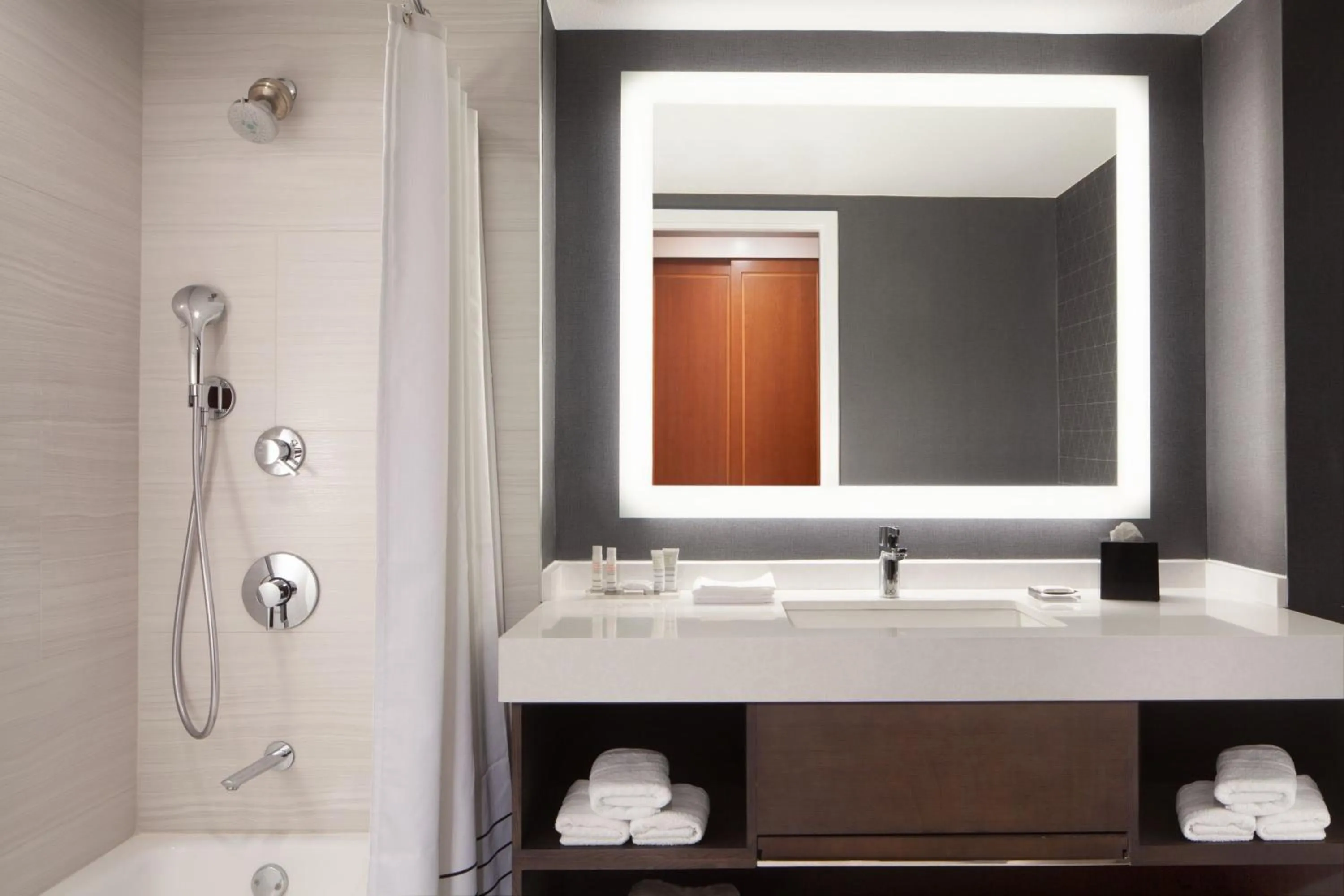 Bathroom in Fremont Marriott Silicon Valley