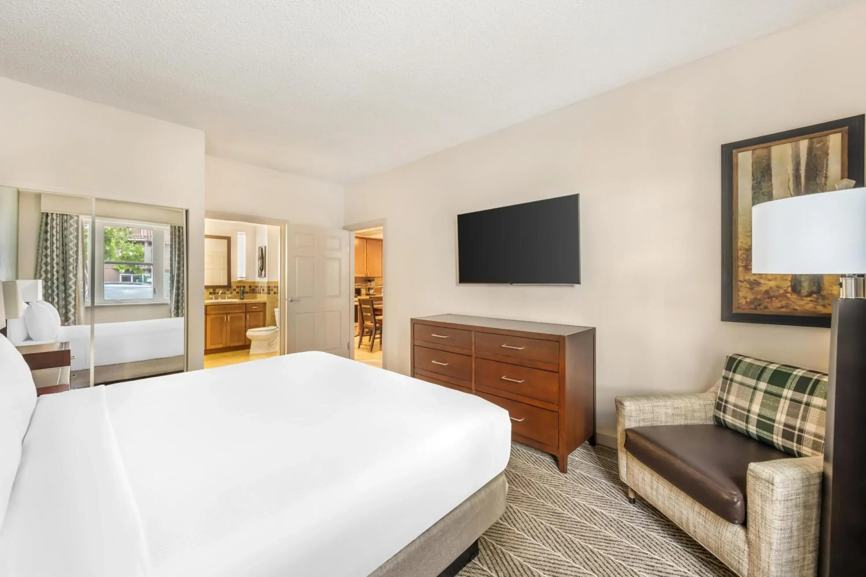 1 BEDROOM 1 KING ACCESSIBLE HEARING W/ BATHTUB in Hilton Vacation Club Lake Tahoe Resort South 1 BEDROOM 1 KING ACCESSIBLE HEARING W/ BATHTUB in Hilton Vacation Club Lake Tahoe Resort South