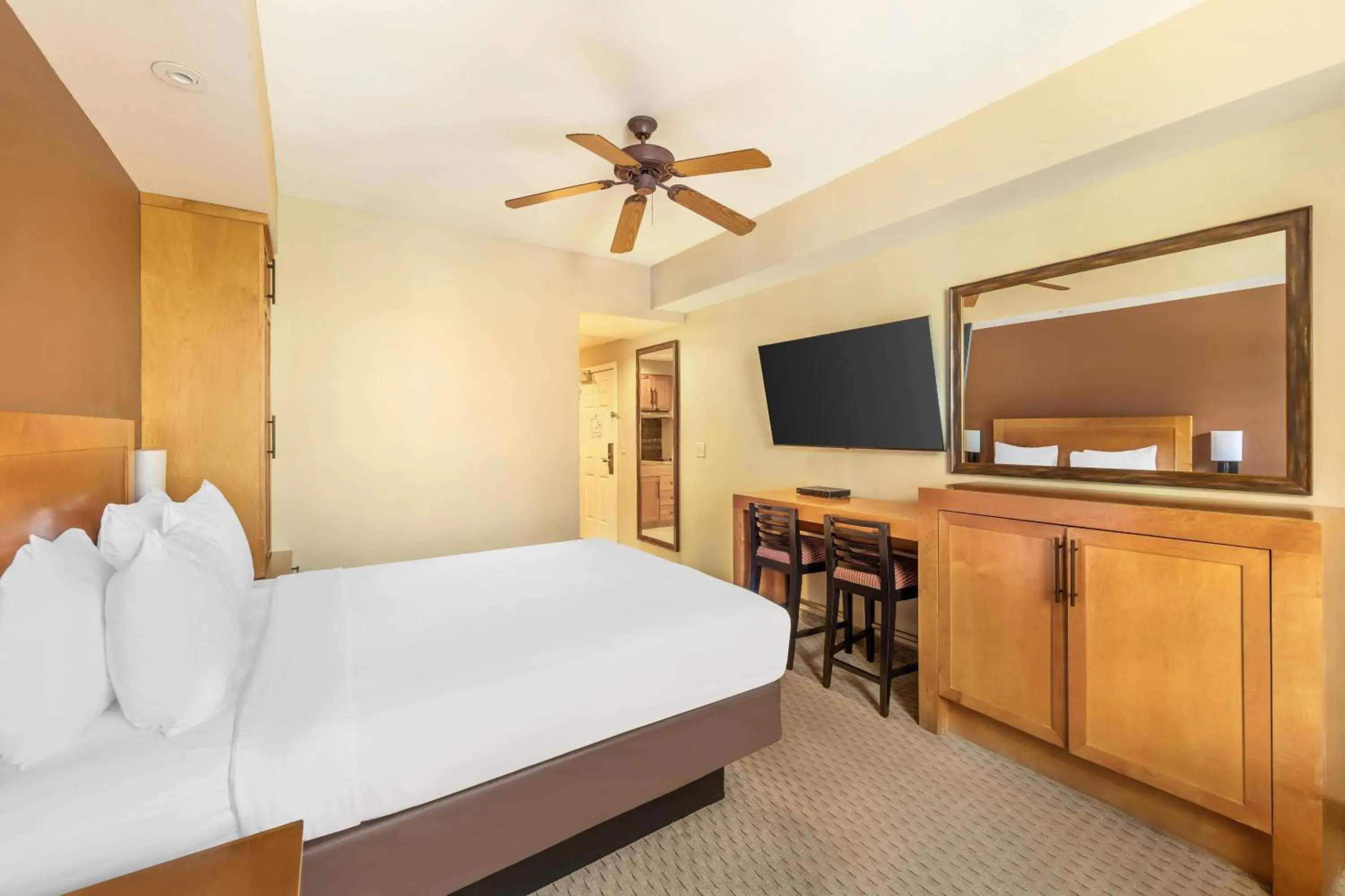 Queen Studio Room in Hilton Vacation Club Lake Tahoe Resort South Queen Studio Room in Hilton Vacation Club Lake Tahoe Resort South