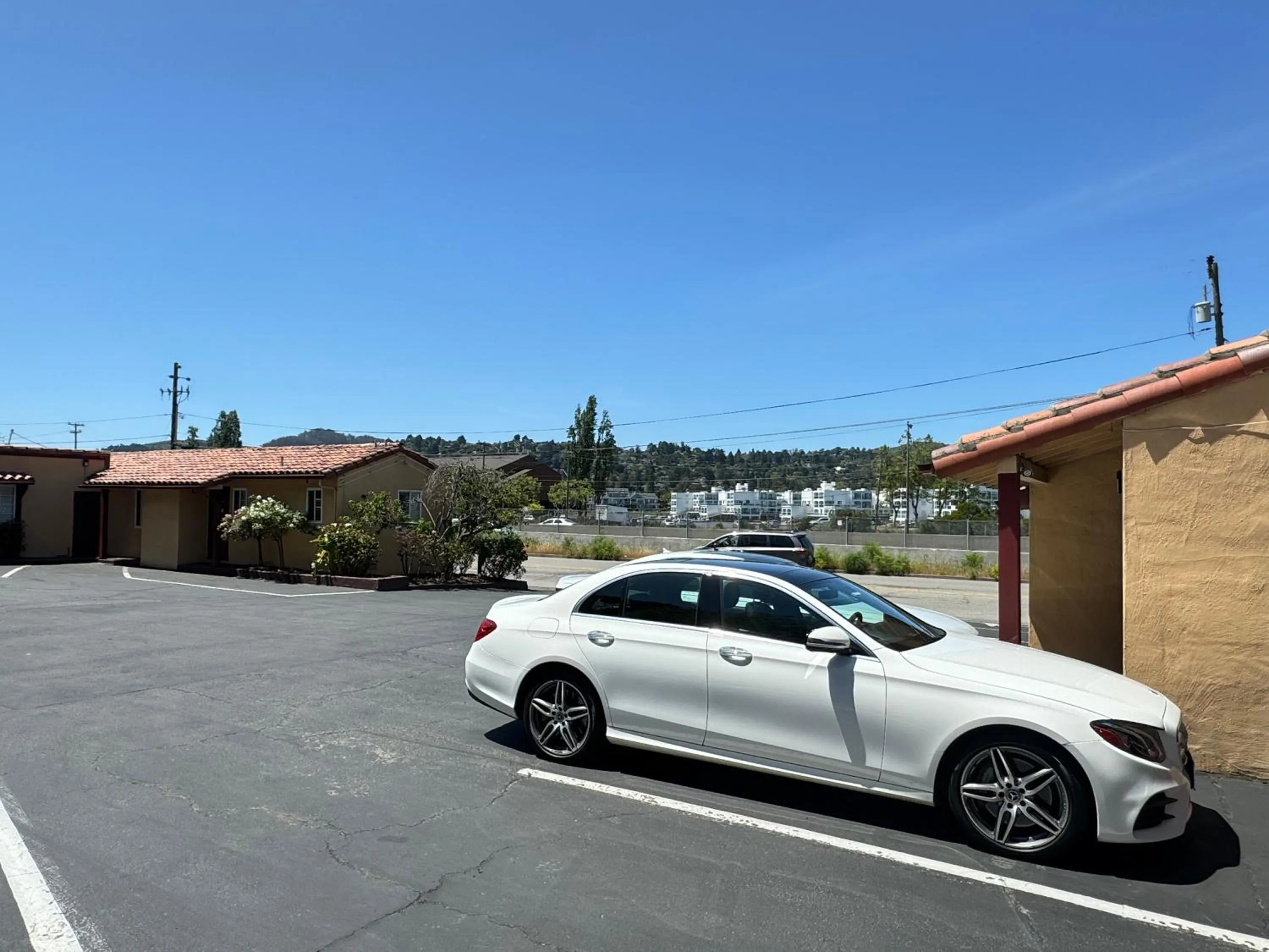 Property building in Tamalpais Motel
