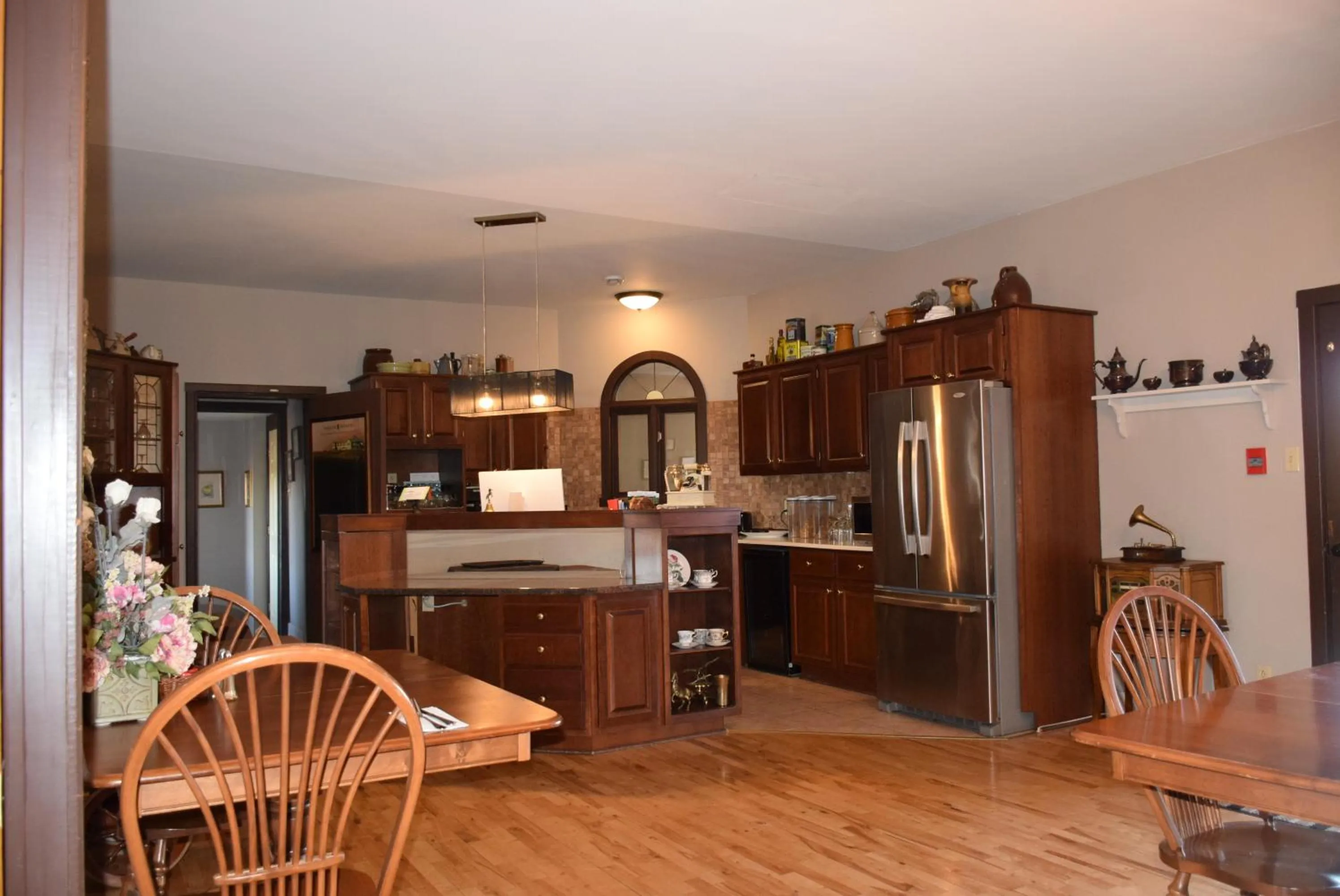 Restaurant/places to eat in Auberge Wild Rose Inn