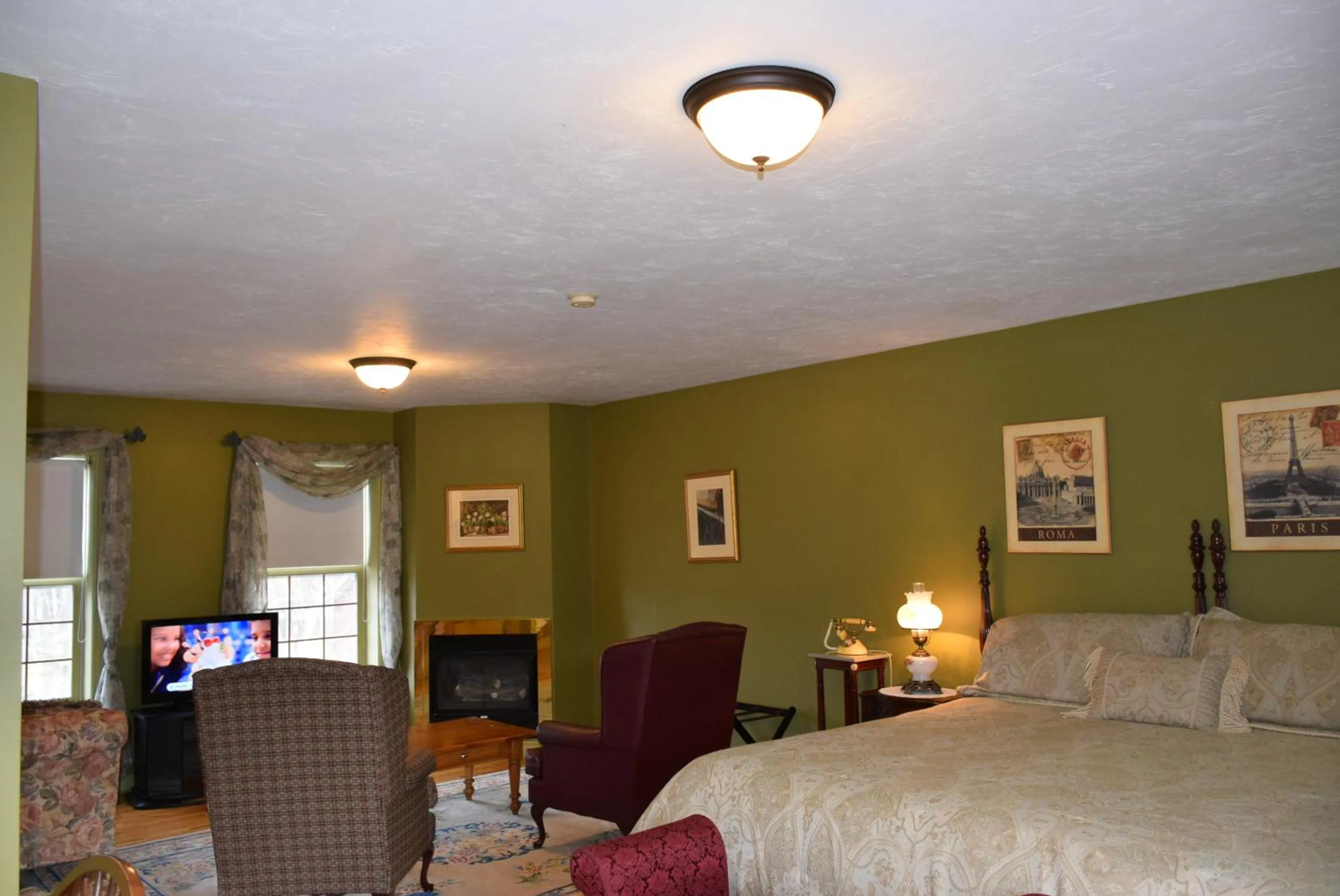 Bedroom, Bed in Auberge Wild Rose Inn