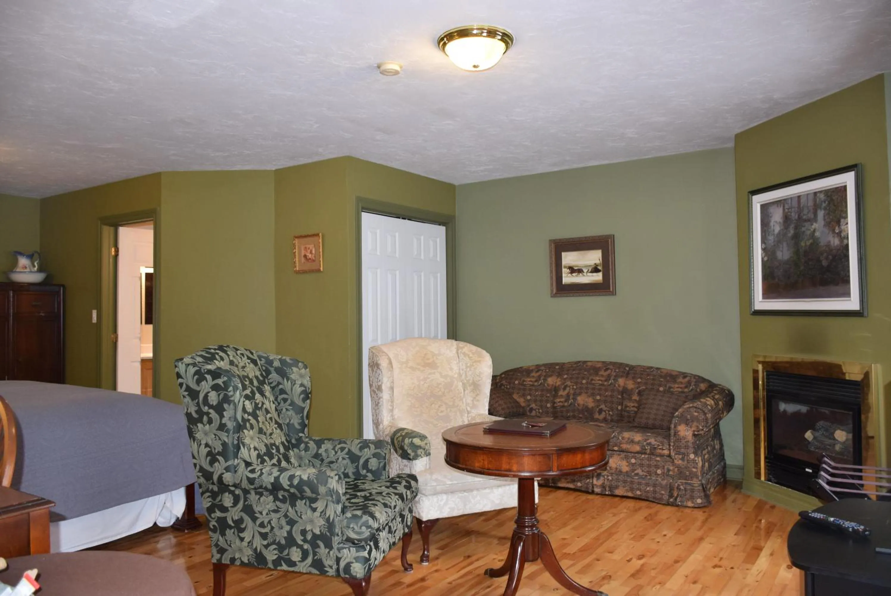 Seating area in Auberge Wild Rose Inn