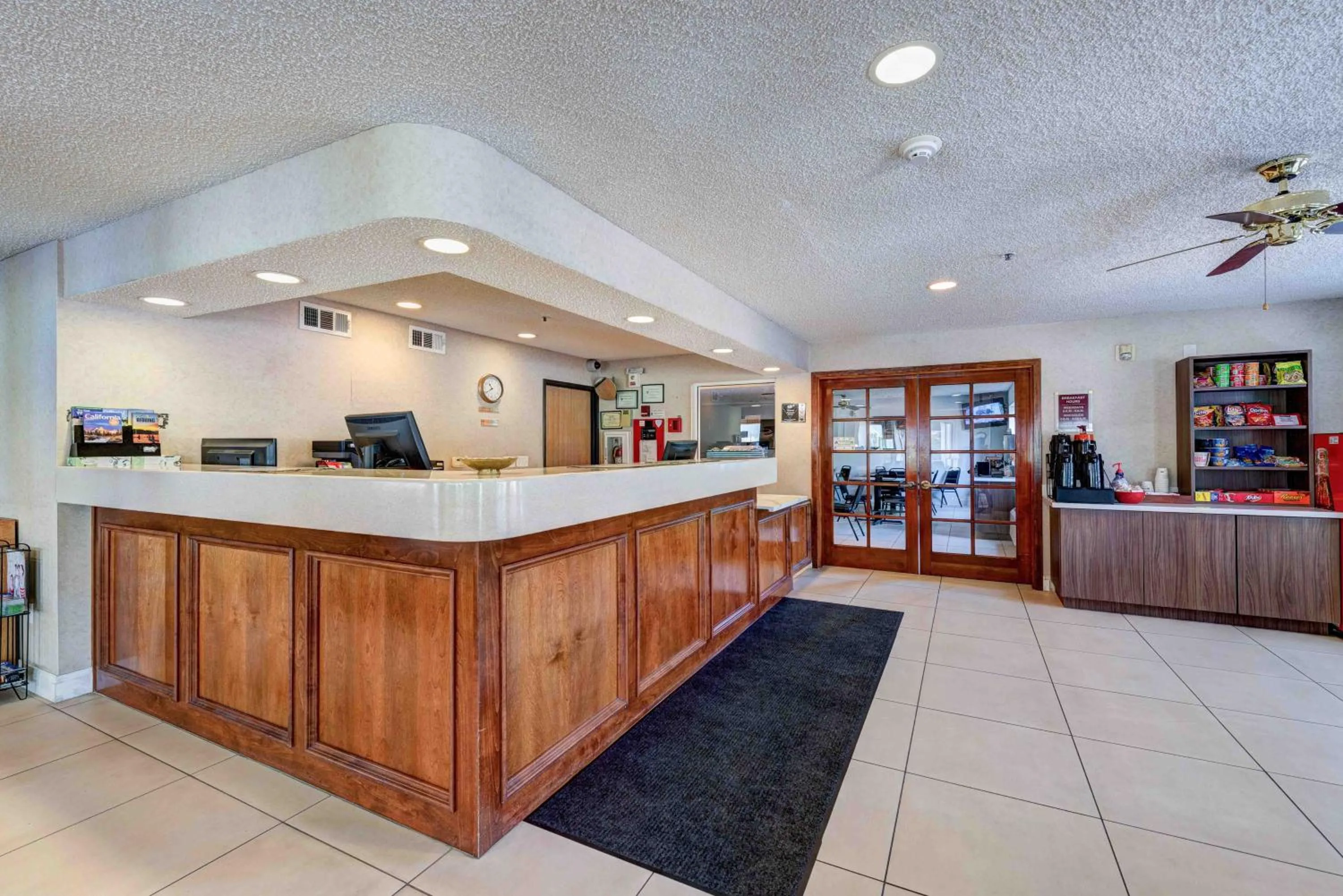 Lobby or reception in SureStay Plus Hotel by Best Western Redding
