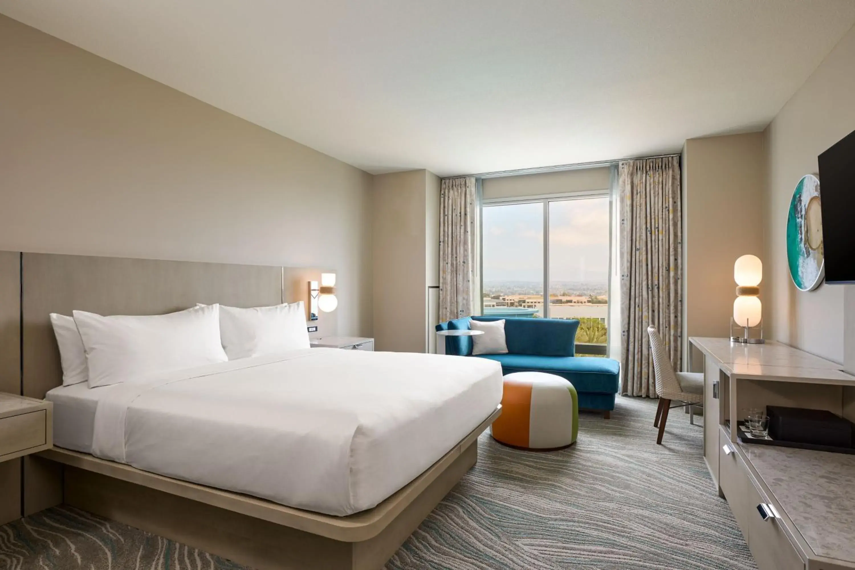 King Room with Pool View in Renaissance ClubSport Aliso Viejo Laguna Beach Hotel King Room with Pool View in Renaissance ClubSport Aliso Viejo Laguna Beach Hotel