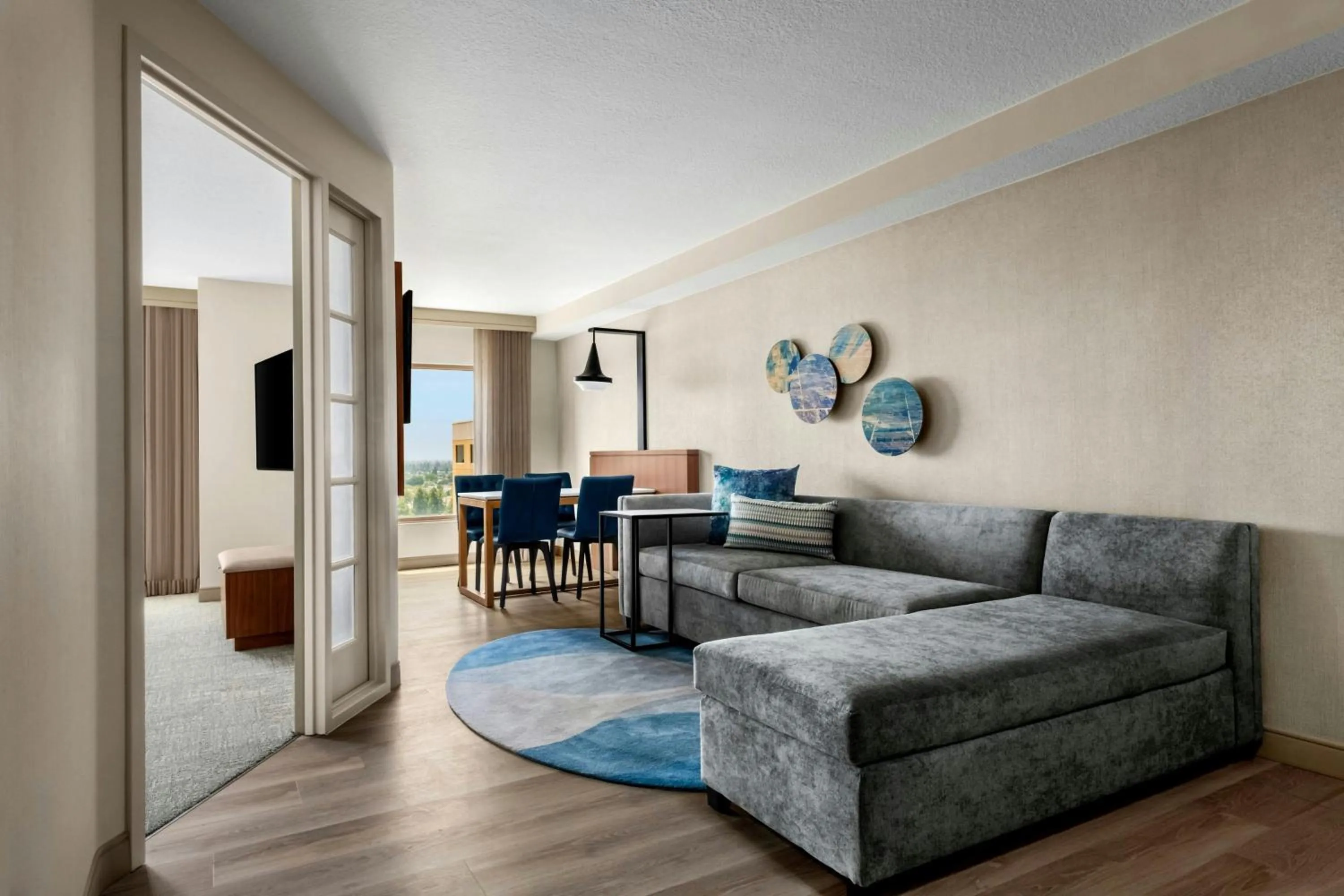 Living room in Anaheim Marriott Suites