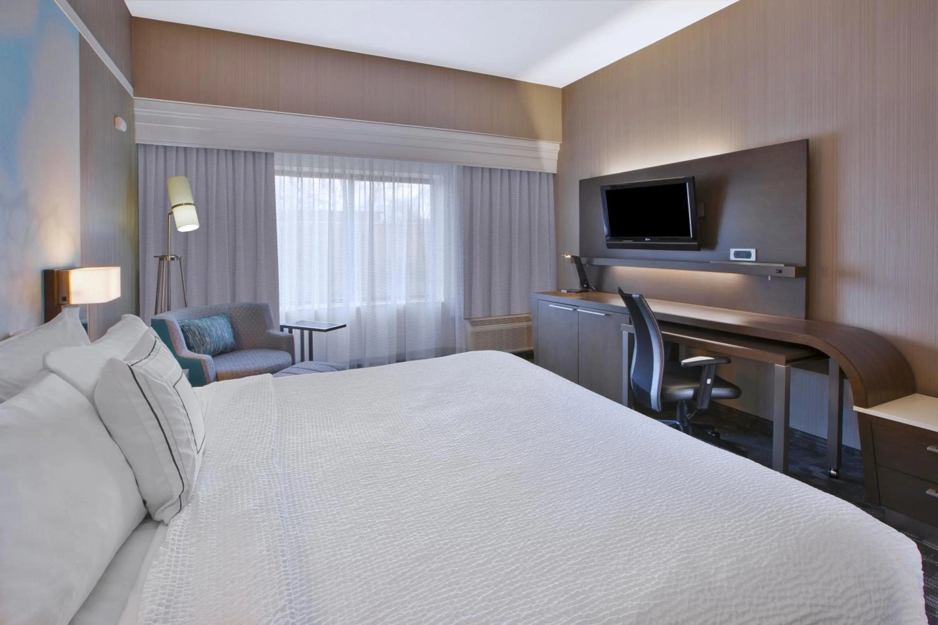 Bed in Courtyard by Marriott Somerset