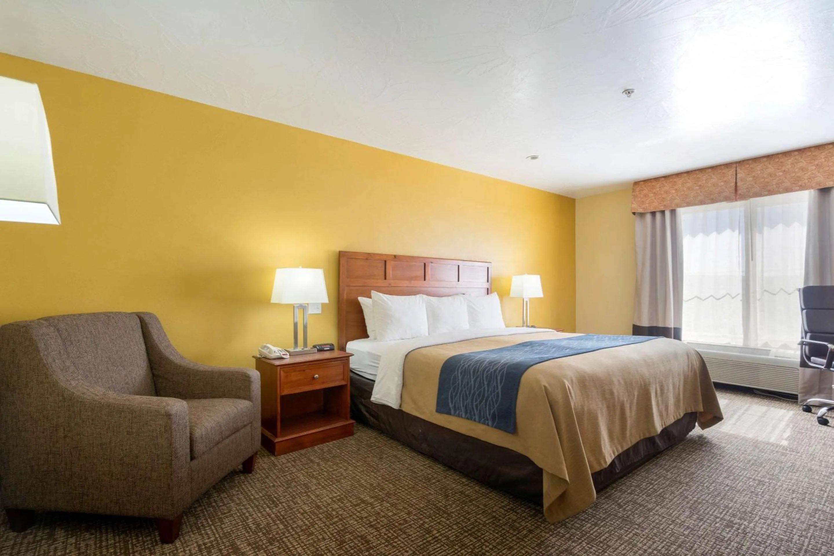 Photo of the whole room, Bed in Comfort Inn & Suites Cedar City South
