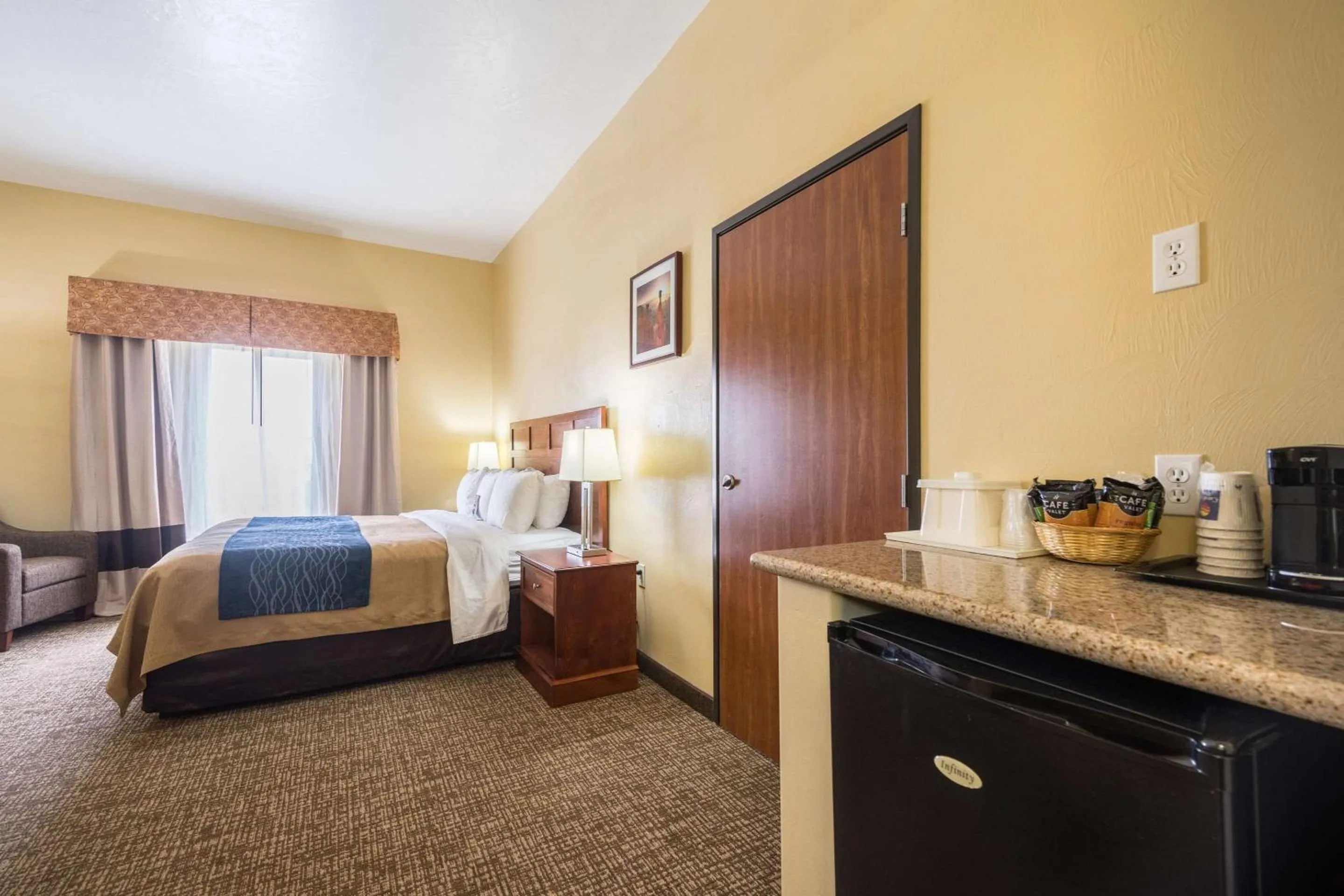 Photo of the whole room, Bed in Comfort Inn & Suites Cedar City South