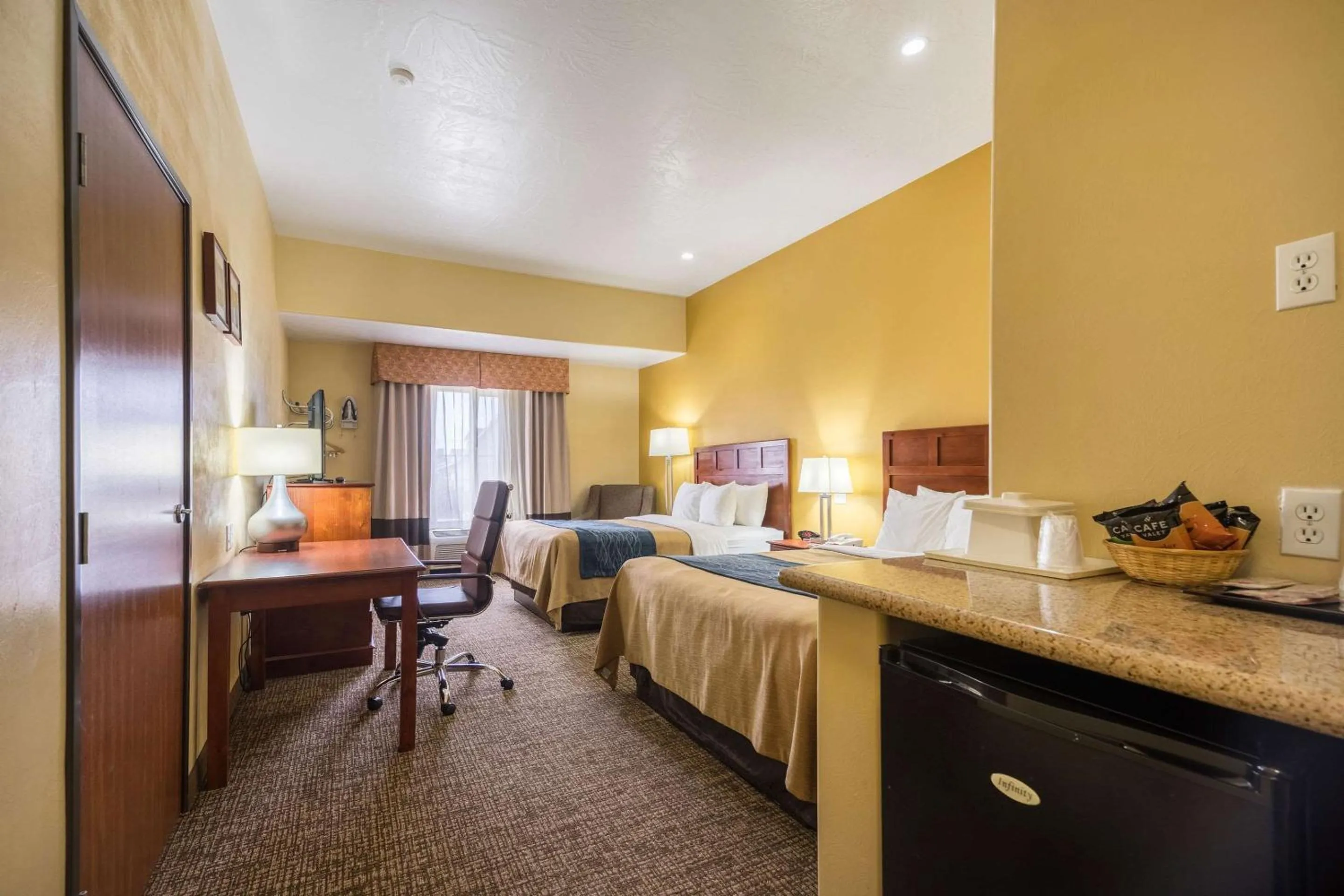 Photo of the whole room, Bed in Comfort Inn & Suites Cedar City South