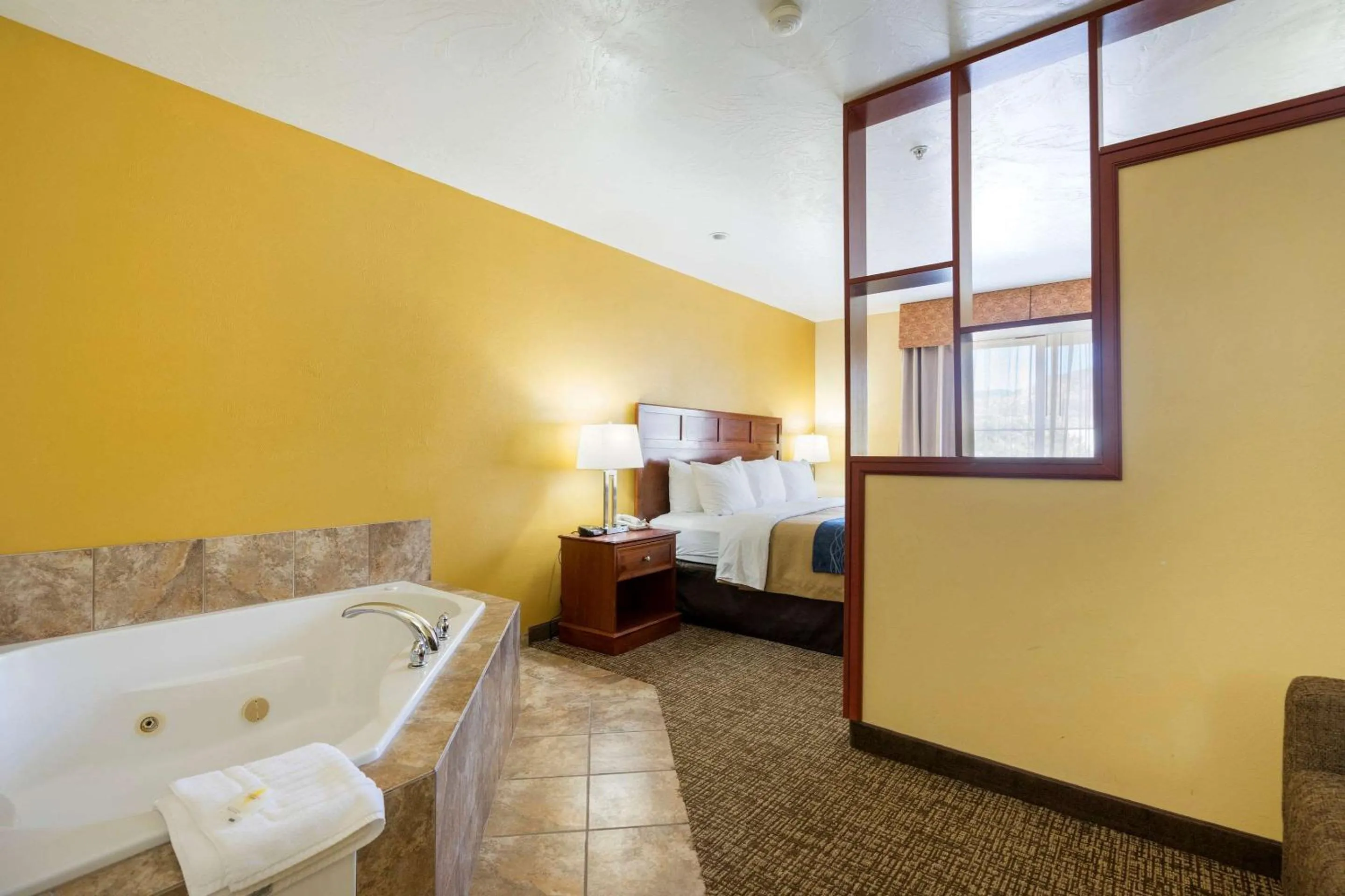 Photo of the whole room, Bed in Comfort Inn & Suites Cedar City South