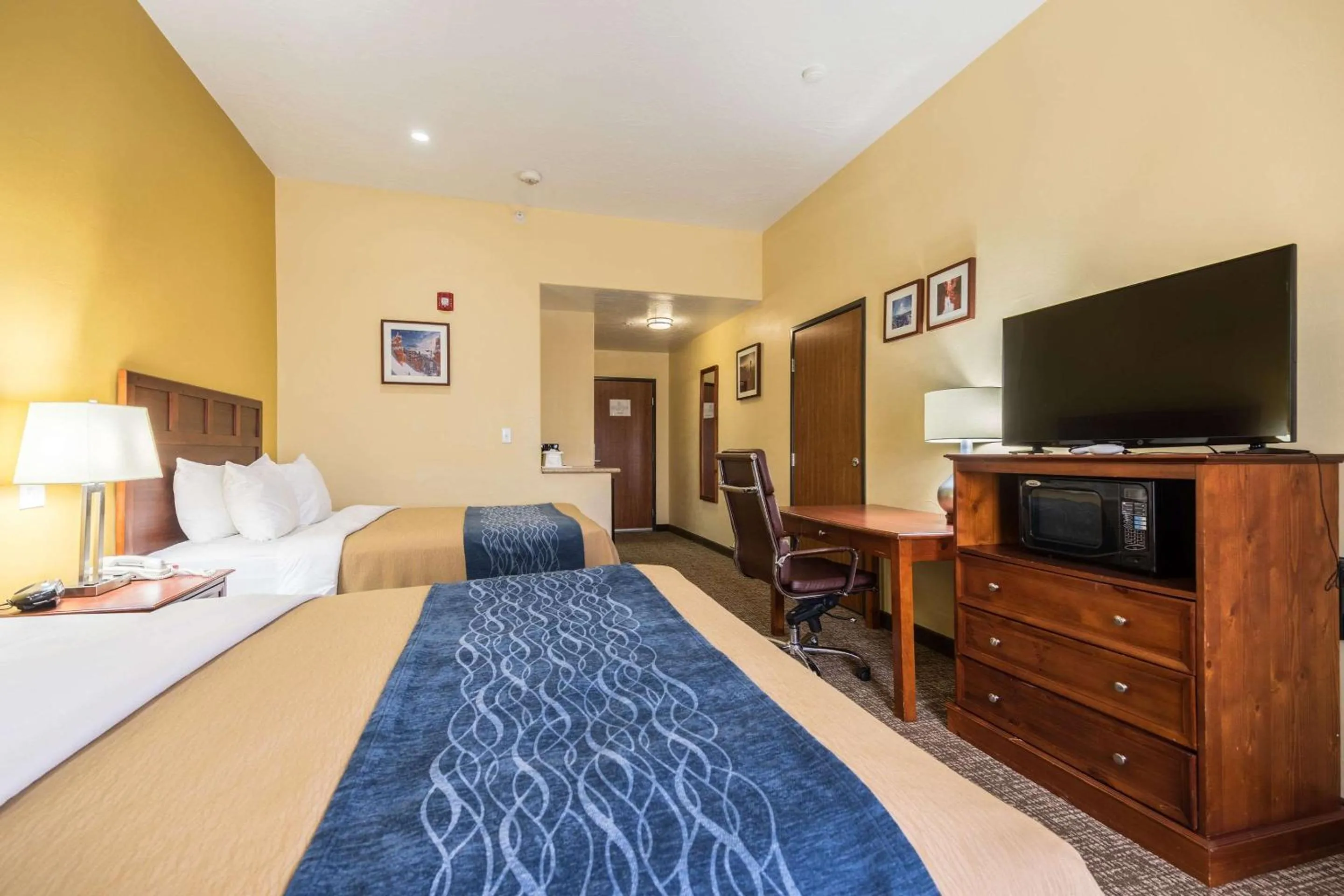 Photo of the whole room, Bed in Comfort Inn & Suites Cedar City South