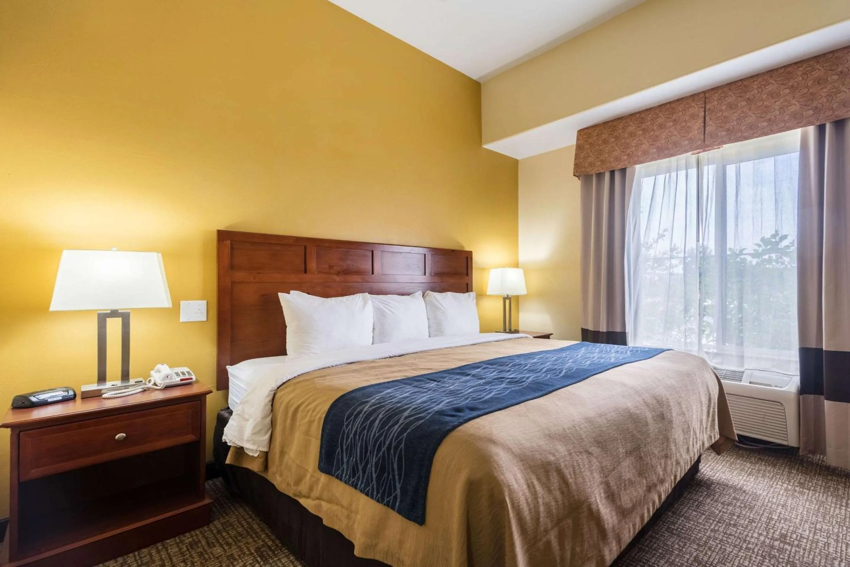 Photo of the whole room, Bed in Comfort Inn & Suites Cedar City South