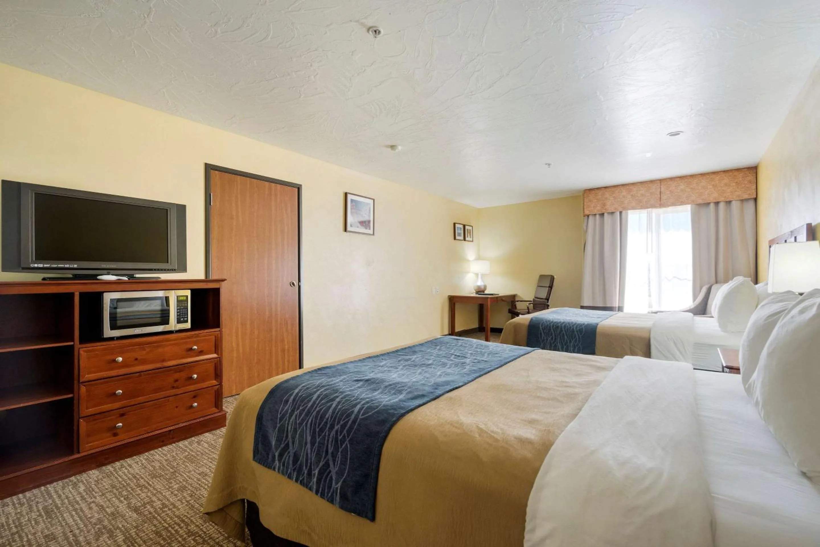 Photo of the whole room, Bed in Comfort Inn & Suites Cedar City South