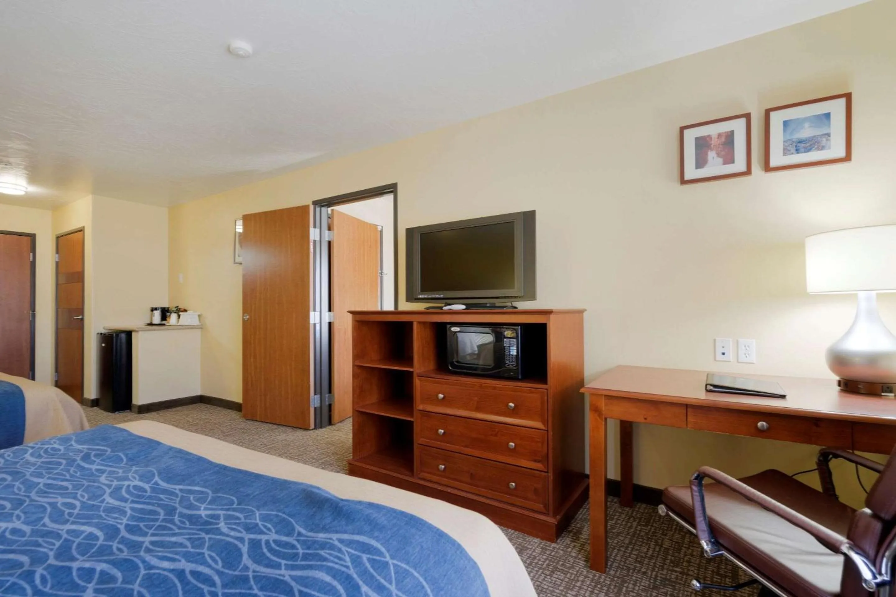 Photo of the whole room, Bed in Comfort Inn & Suites Cedar City South