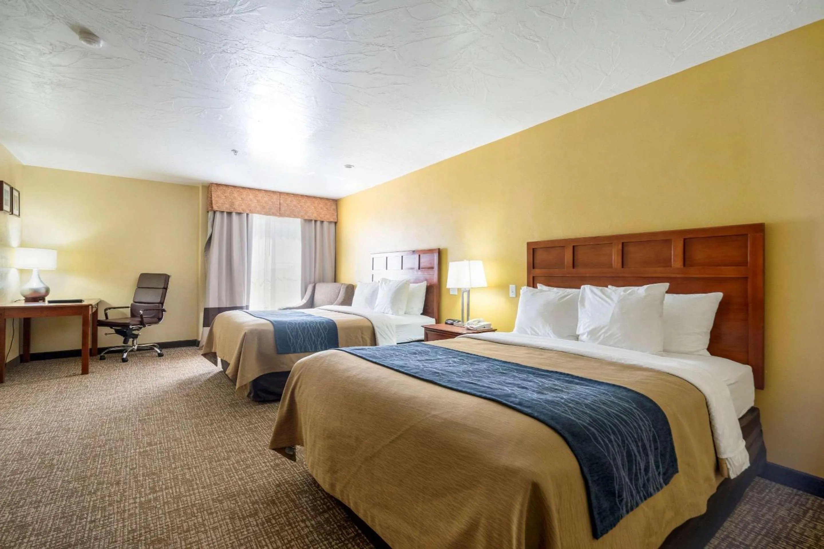 Photo of the whole room, Bed in Comfort Inn & Suites Cedar City South