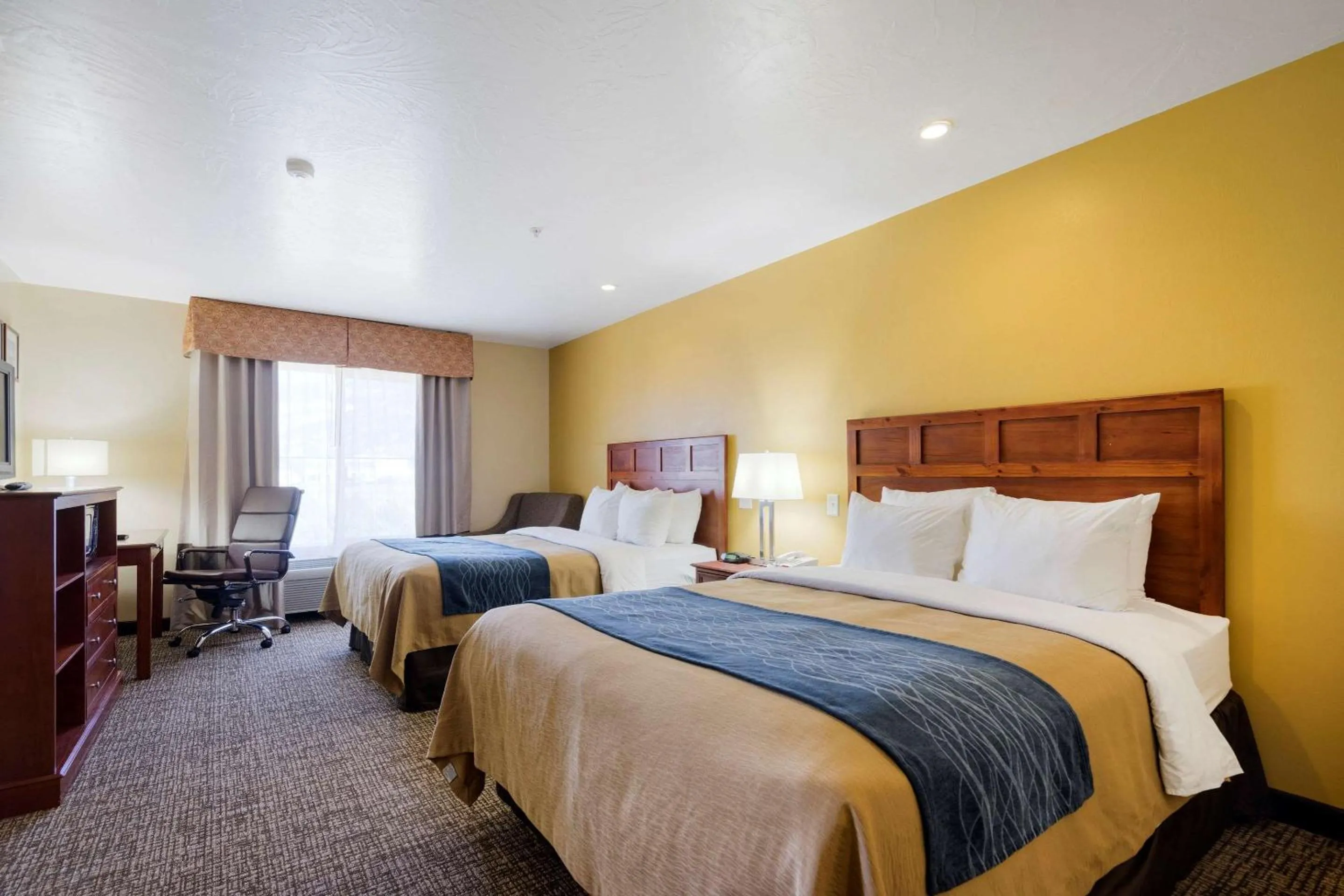 Photo of the whole room, Bed in Comfort Inn & Suites Cedar City South