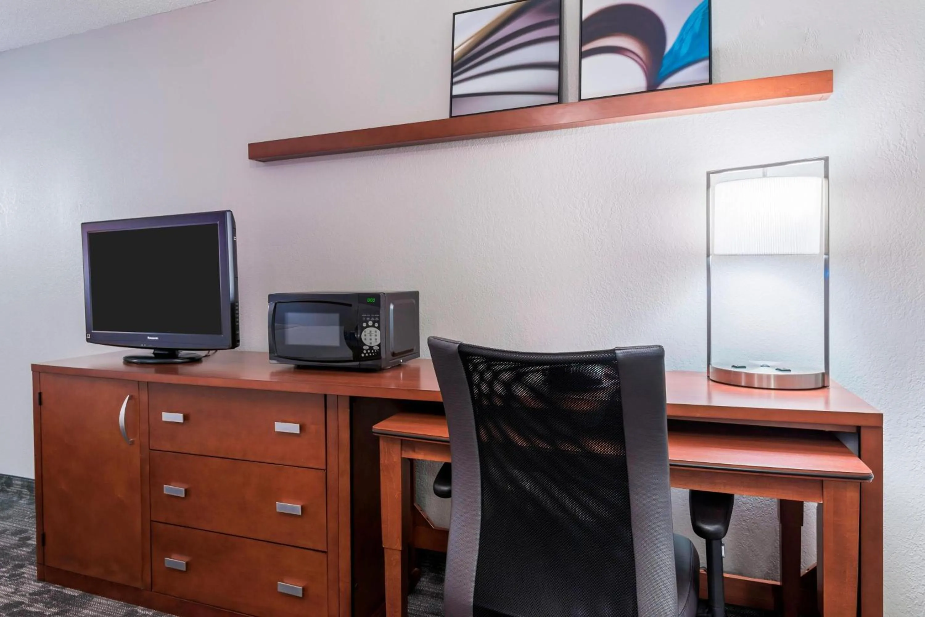 Photo of the whole room in Courtyard Sarasota Bradenton Airport