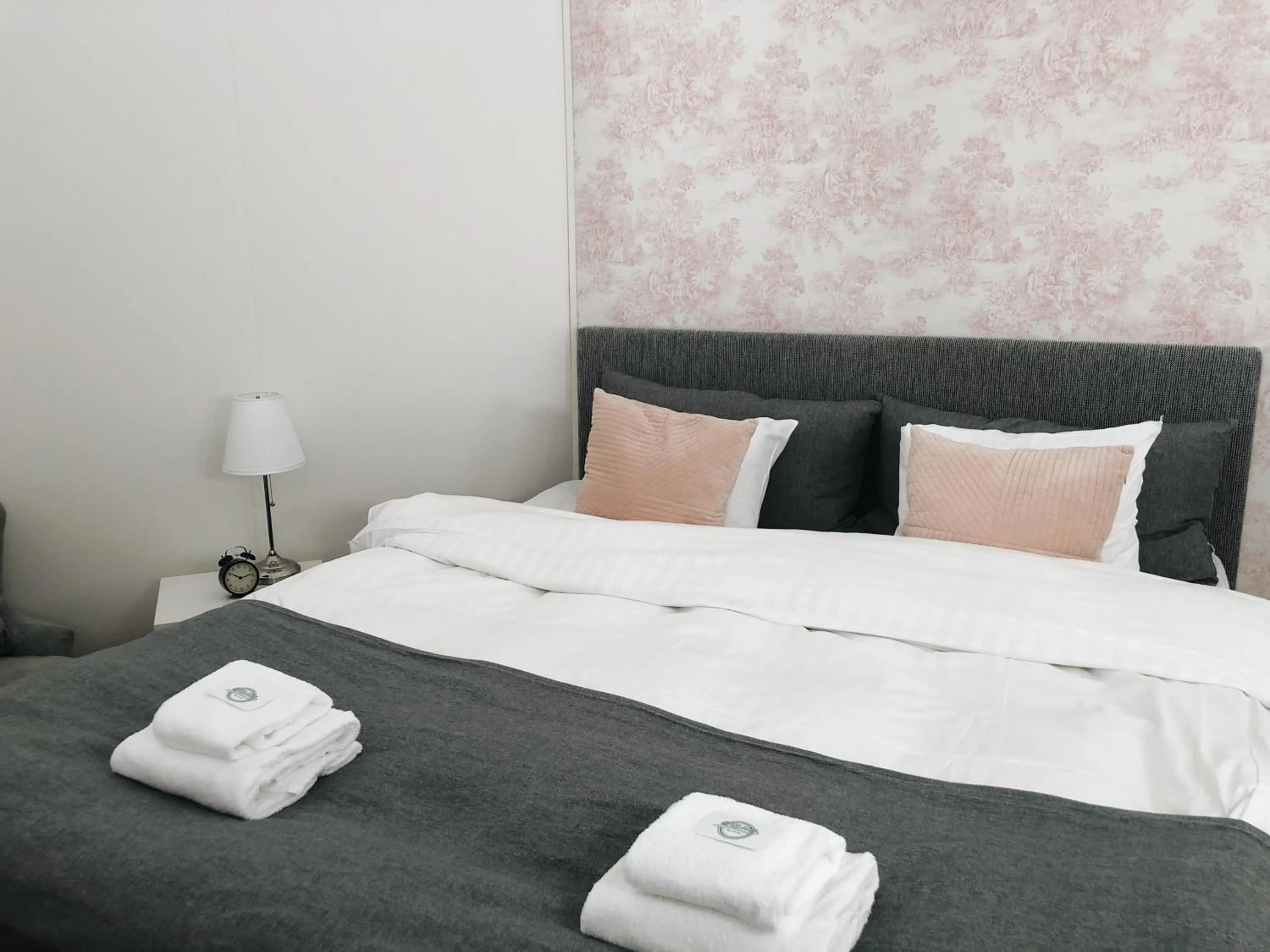 Property building, Bed in Spirans Rum och Logi