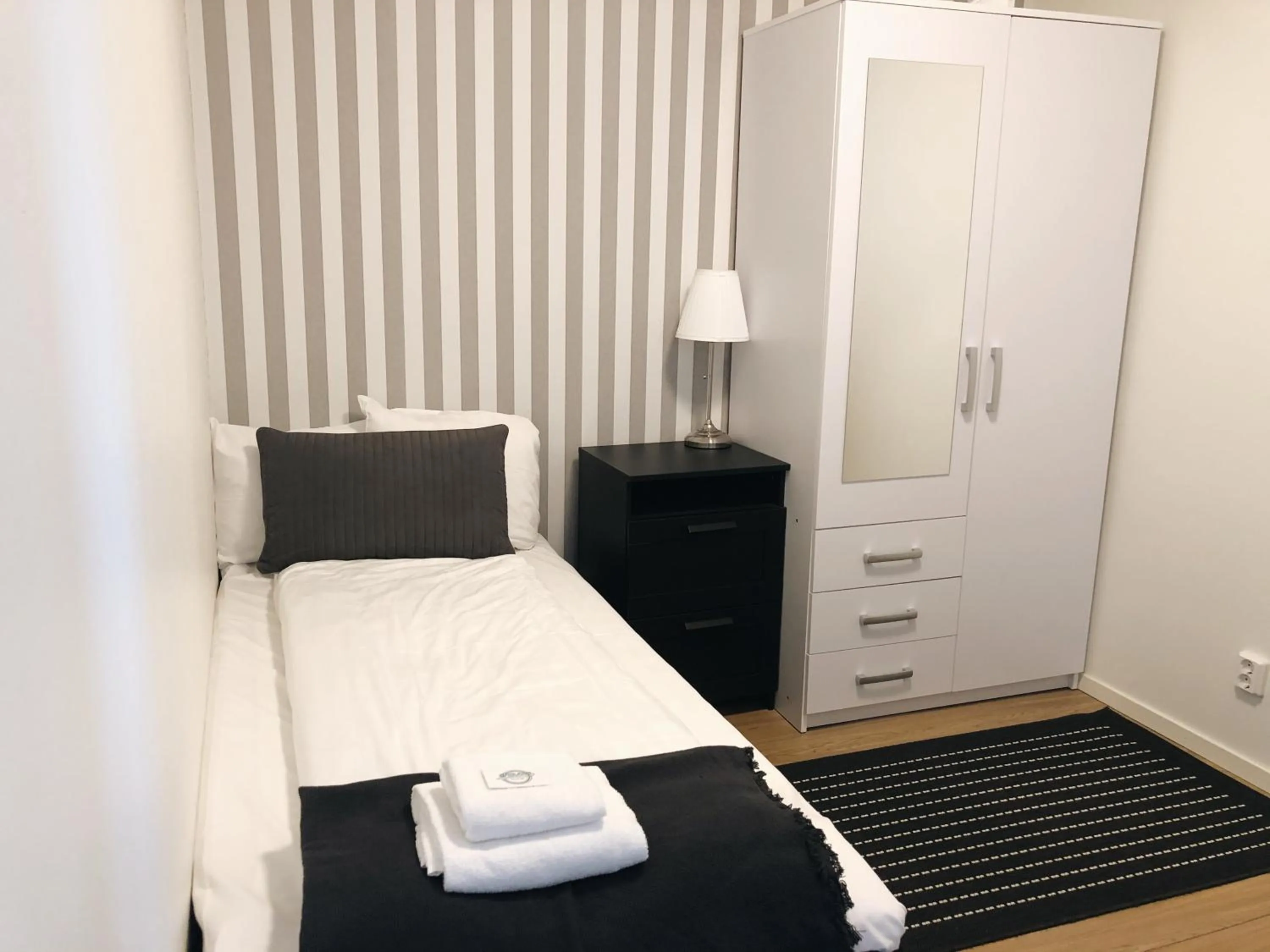 Property building, Bed in Spirans Rum och Logi
