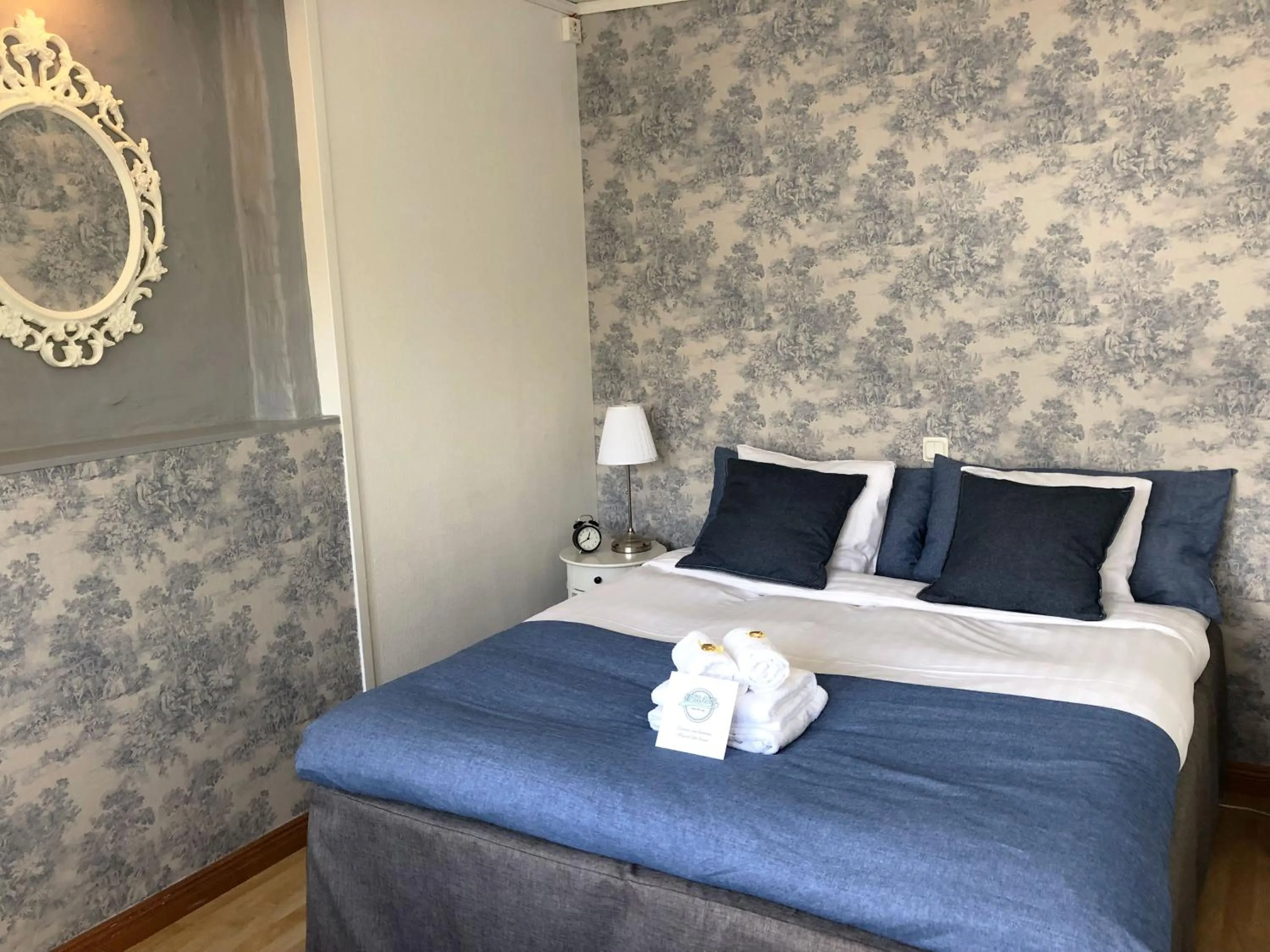 Property building, Bed in Spirans Rum och Logi