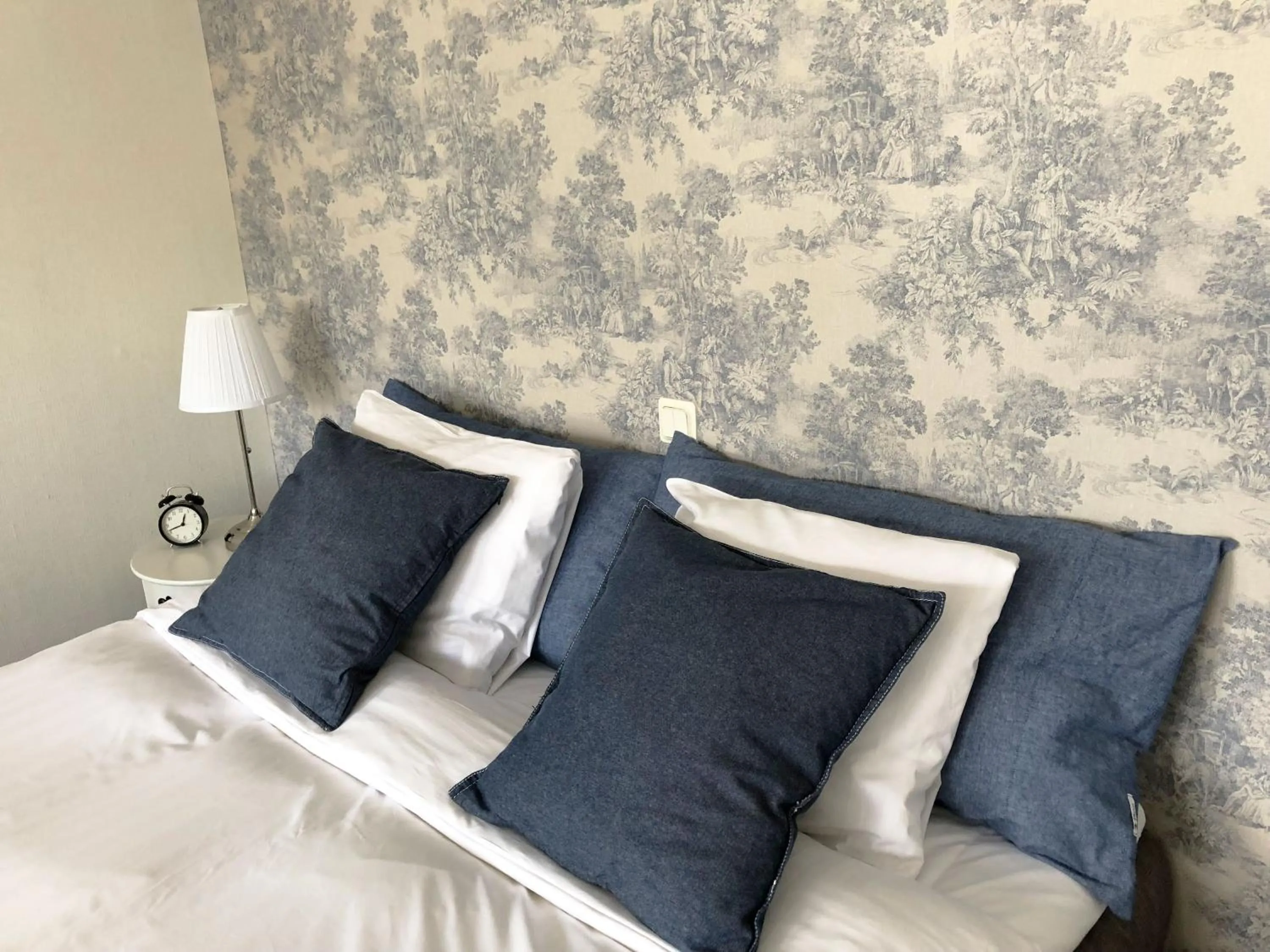 Property building, Bed in Spirans Rum och Logi