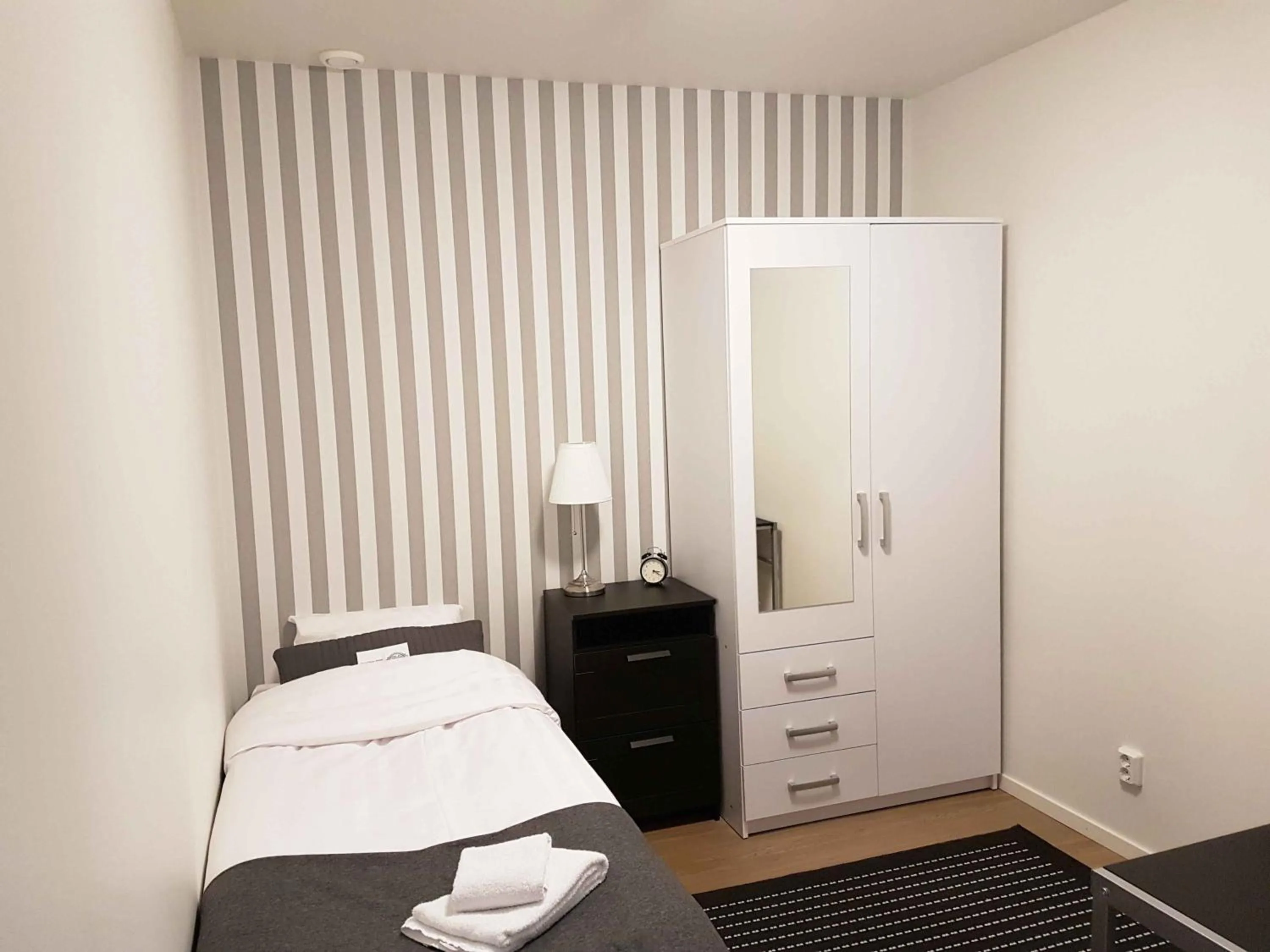 Property building, Bed in Spirans Rum och Logi