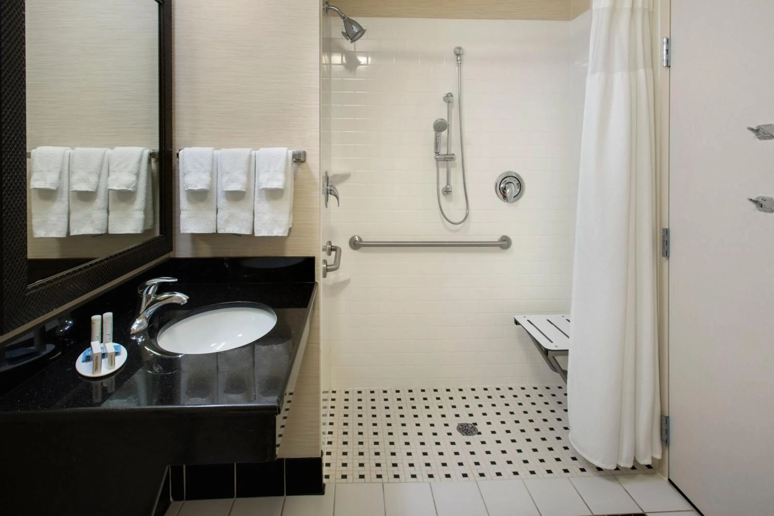 Bathroom in Fairfield Inn & Suites by Marriott Verona